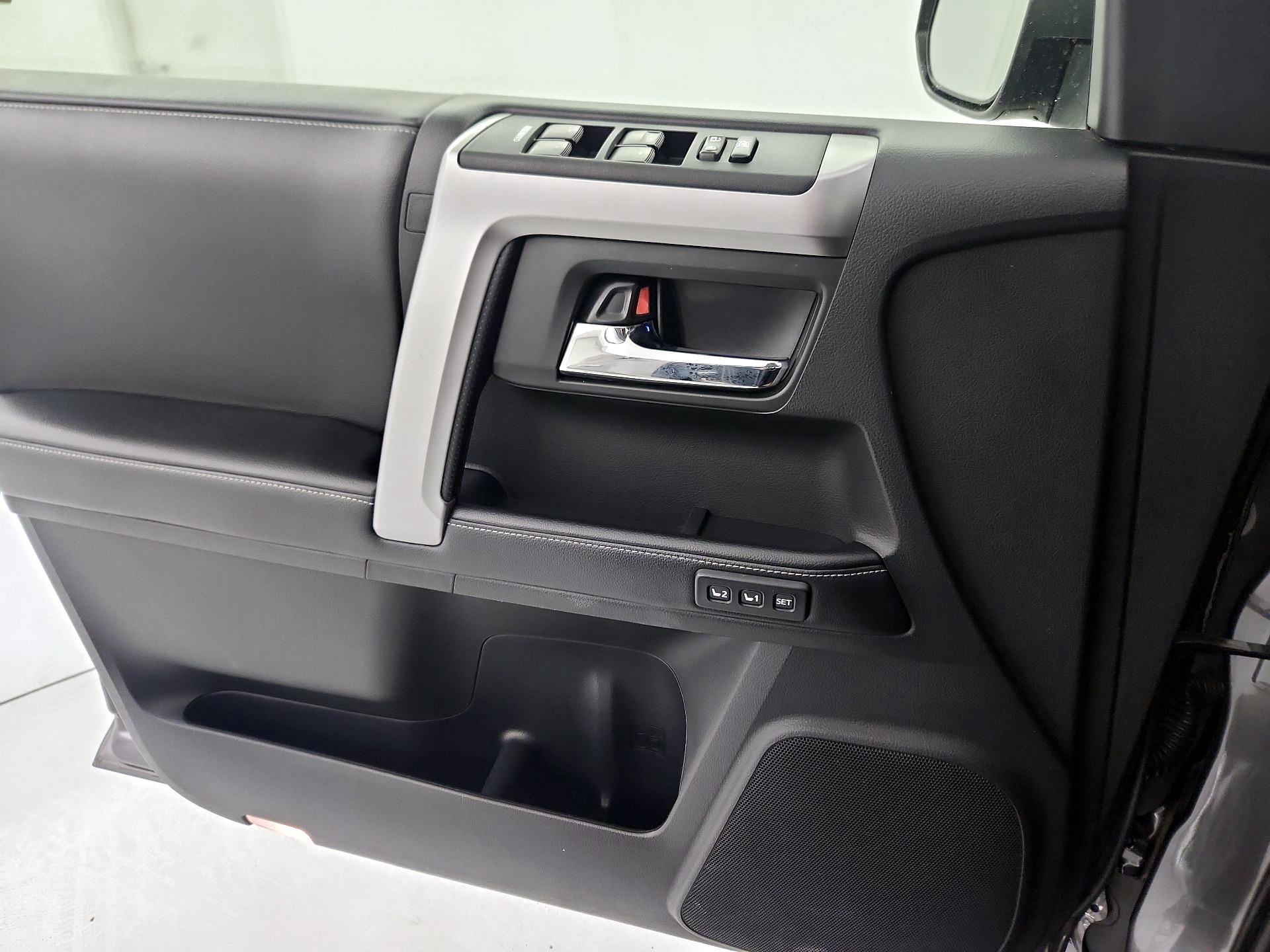 Thumbnail: 2018 Toyota 4Runner - 12