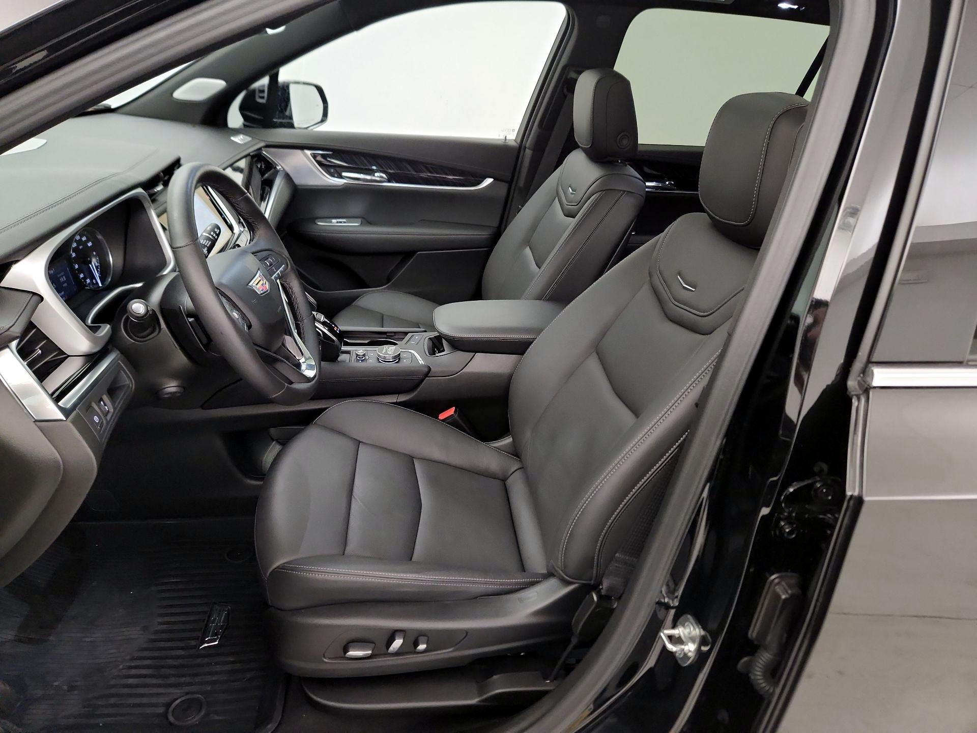 Thumbnail: 2024 Cadillac XT6 - 11