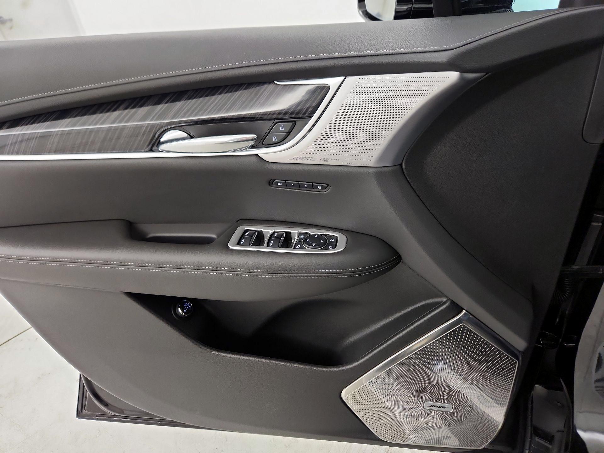 Thumbnail: 2024 Cadillac XT6 - 12