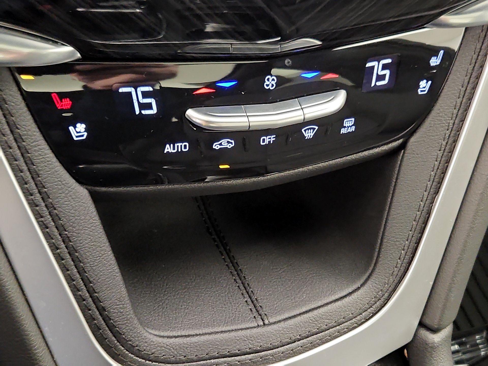 Thumbnail: 2024 Cadillac XT6 - 17