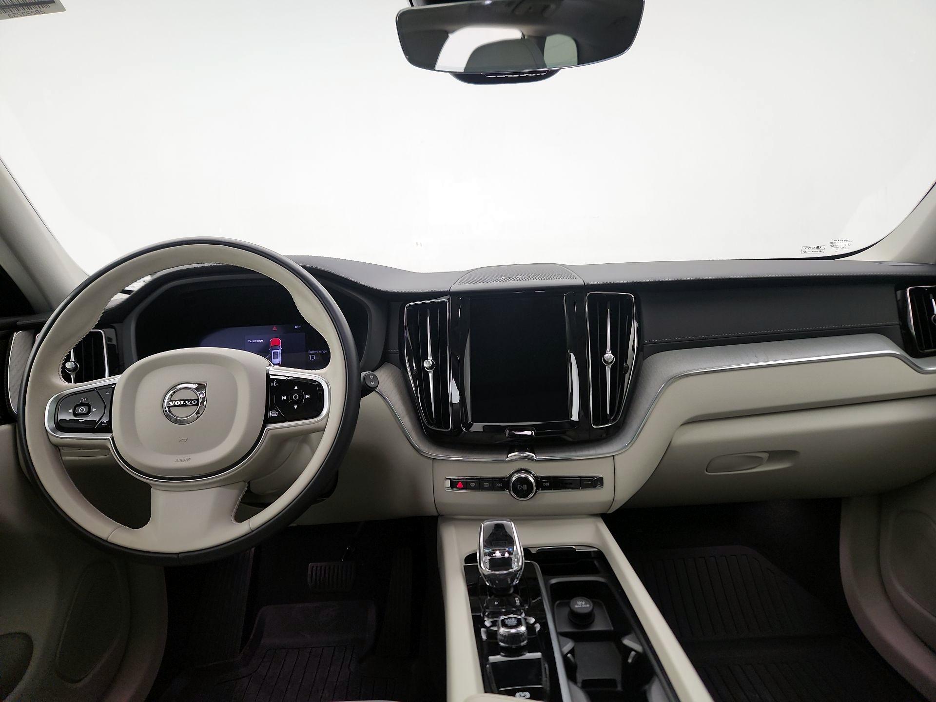 Thumbnail: 2025 Volvo XC60 - 9