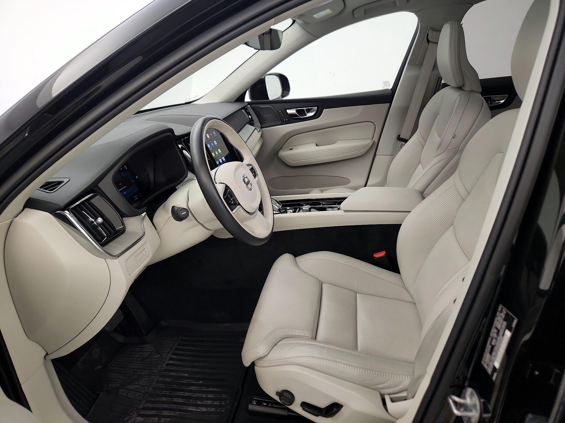 Thumbnail: 2025 Volvo XC60 - 11