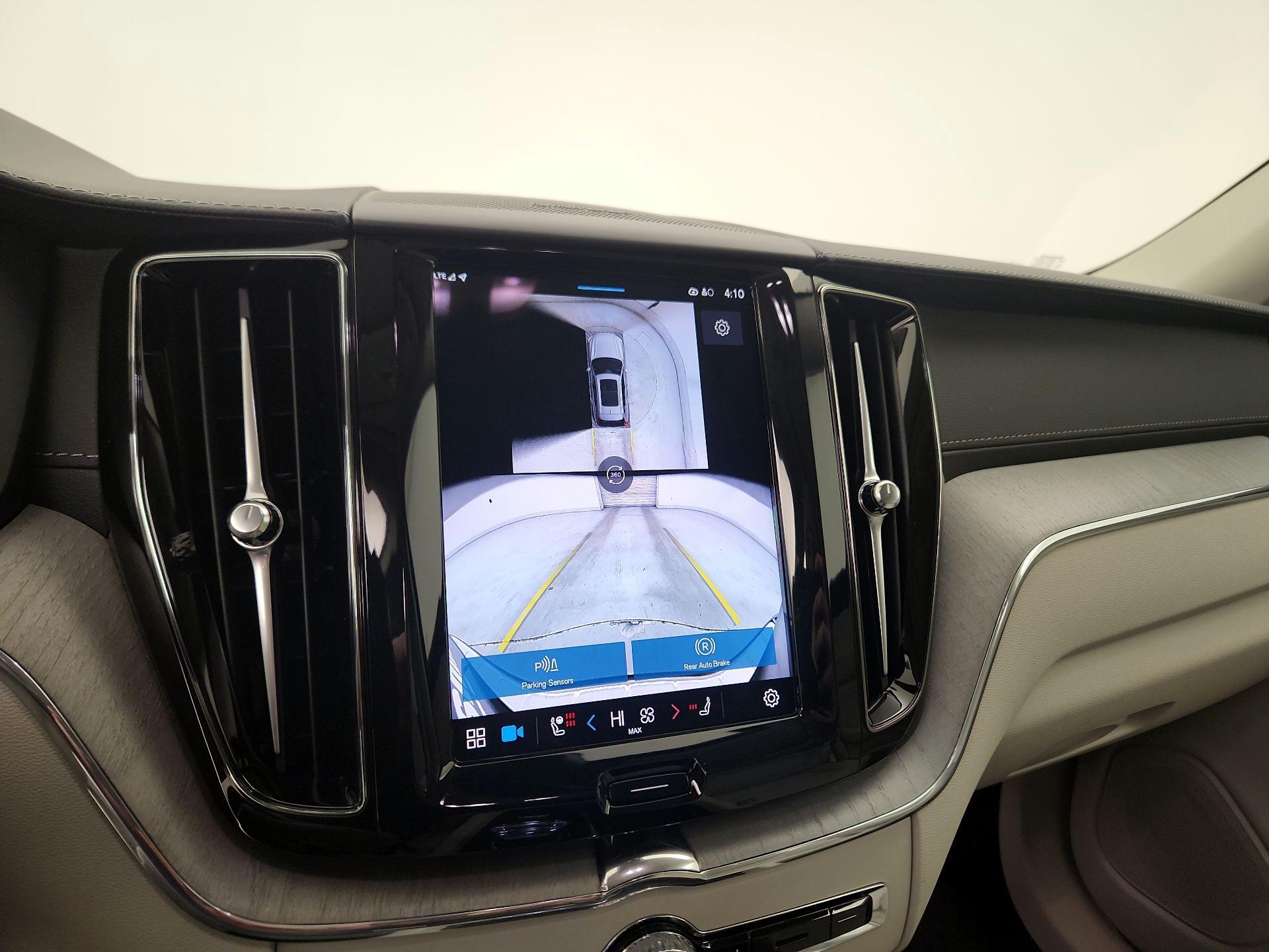 Thumbnail: 2025 Volvo XC60 - 14