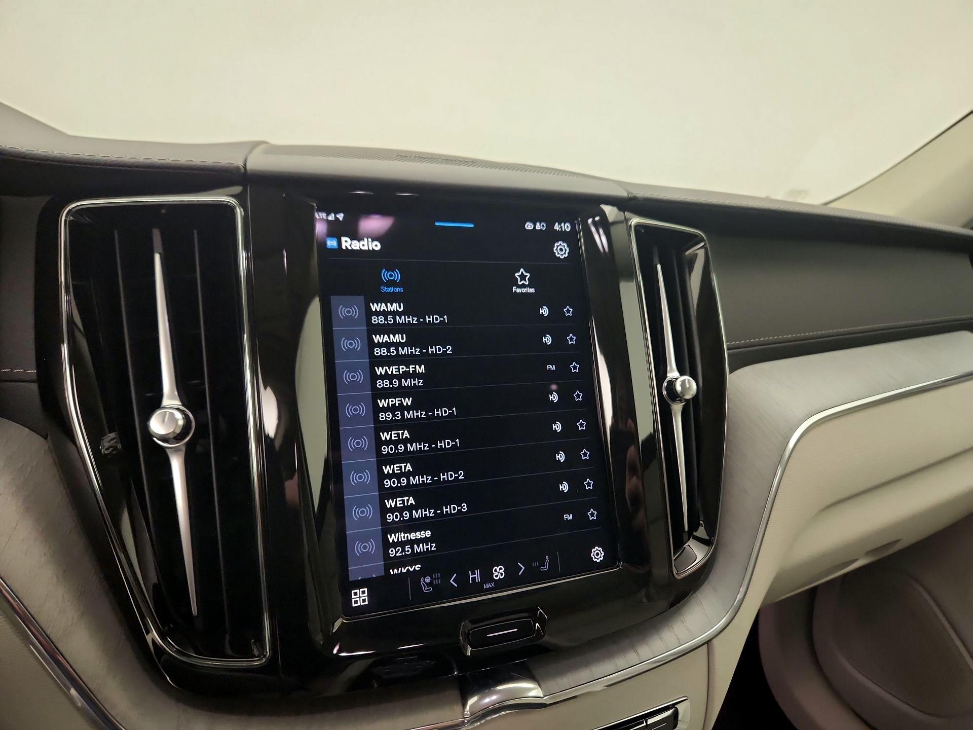 Thumbnail: 2025 Volvo XC60 - 15