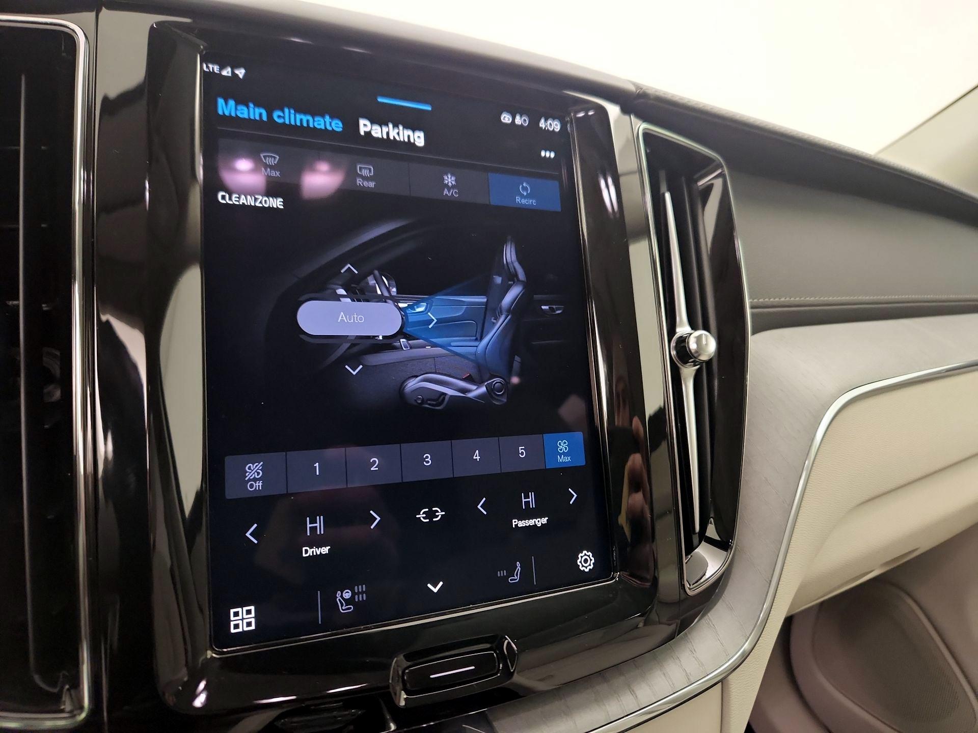 Thumbnail: 2025 Volvo XC60 - 16