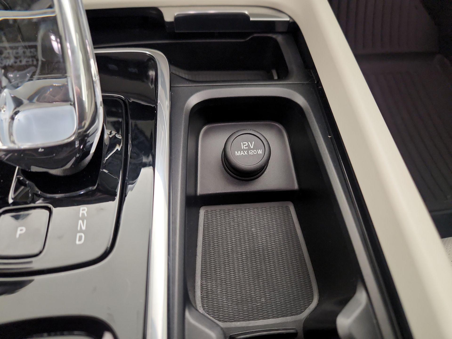 Thumbnail: 2025 Volvo XC60 - 18