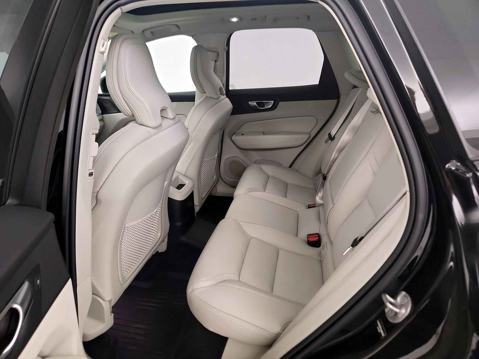 Thumbnail: 2025 Volvo XC60 - 20