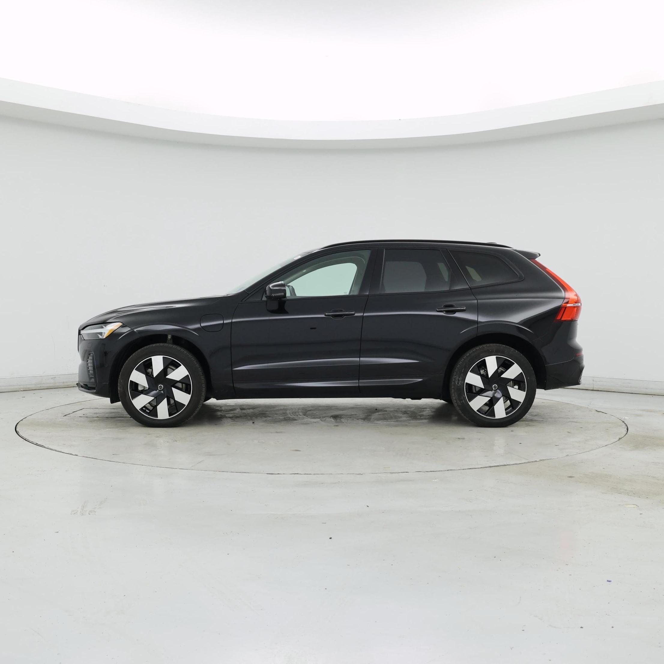 Thumbnail: 2025 Volvo XC60 - 3