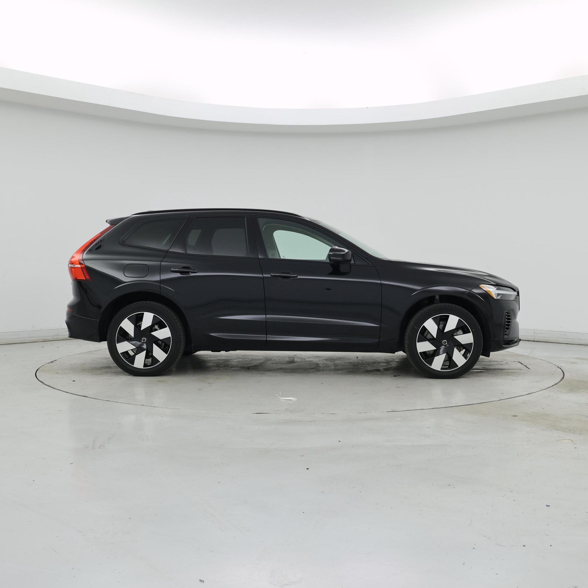 Thumbnail: 2025 Volvo XC60 - 7