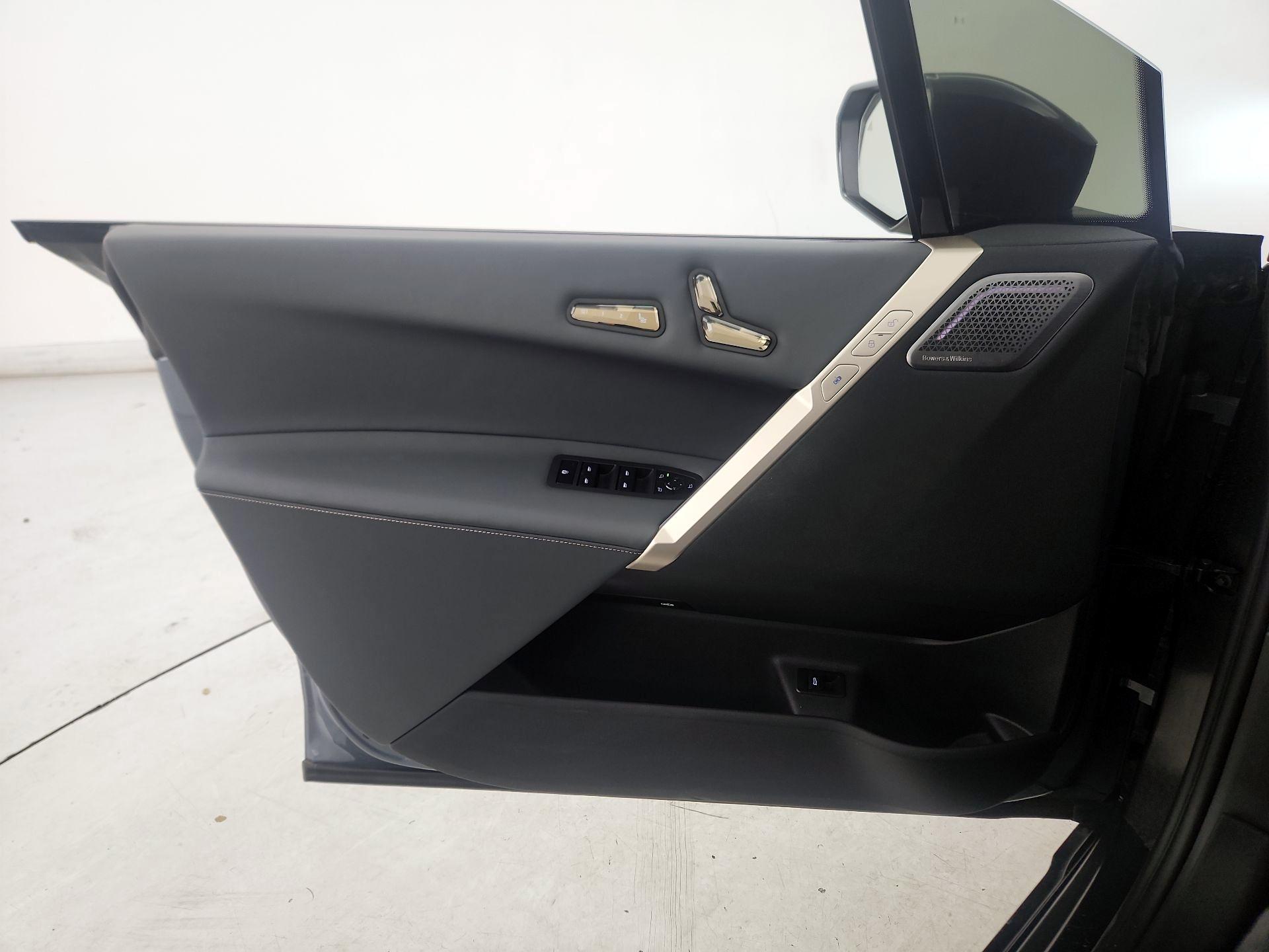 Thumbnail: 2023 BMW iX - 12