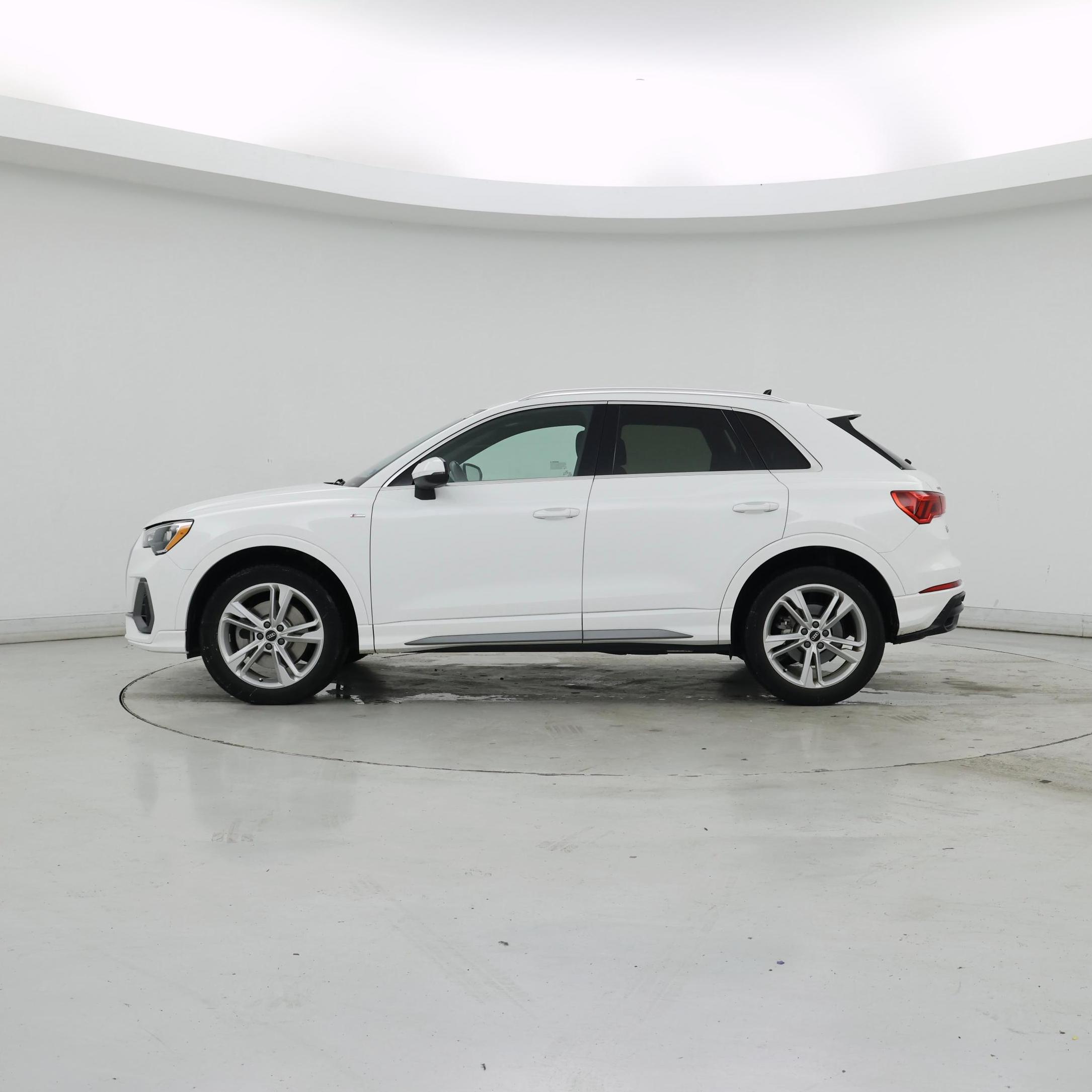 Thumbnail: 2021 Audi Q3 - 3