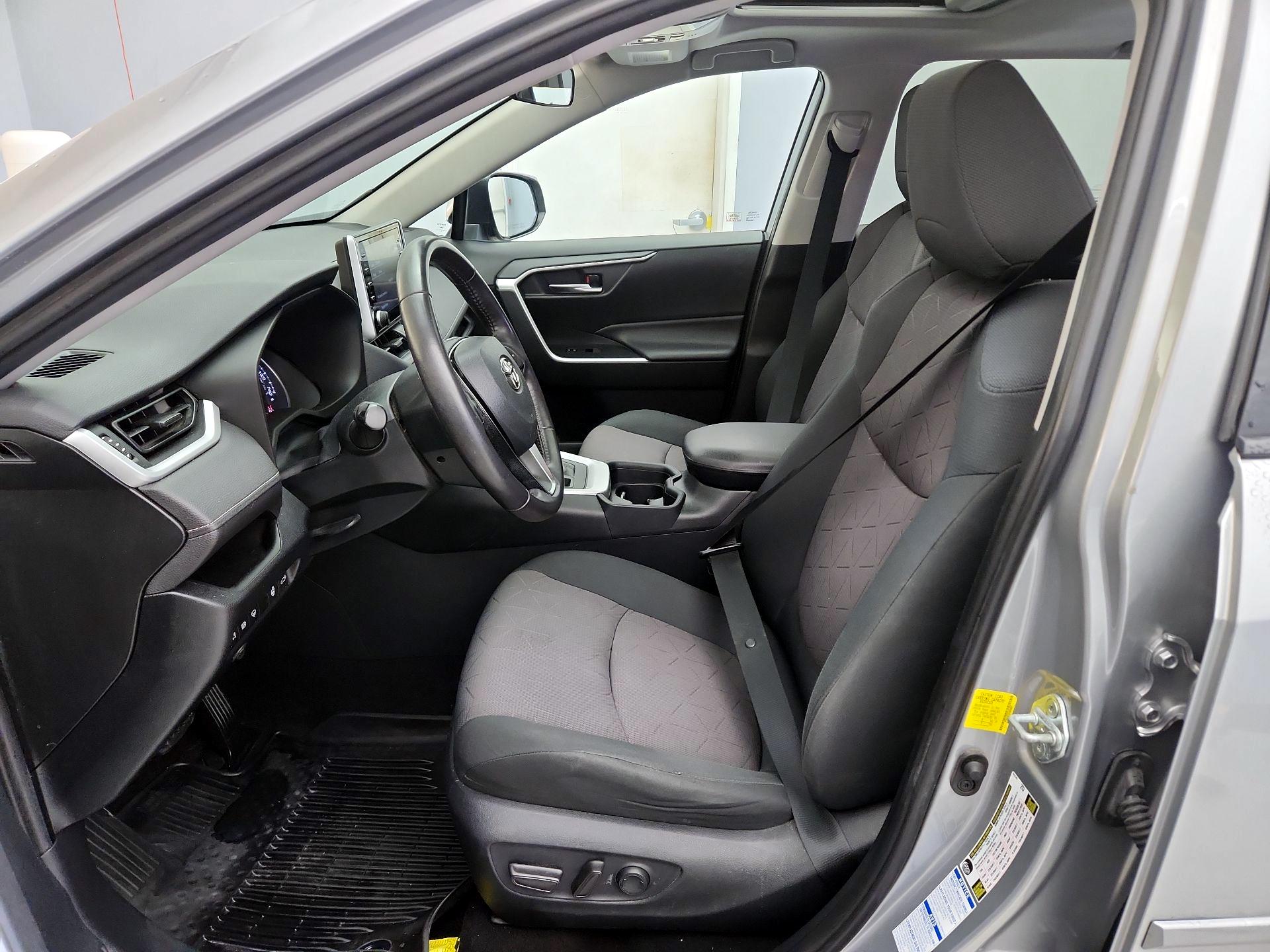 Thumbnail: 2019 Toyota RAV4 - 11