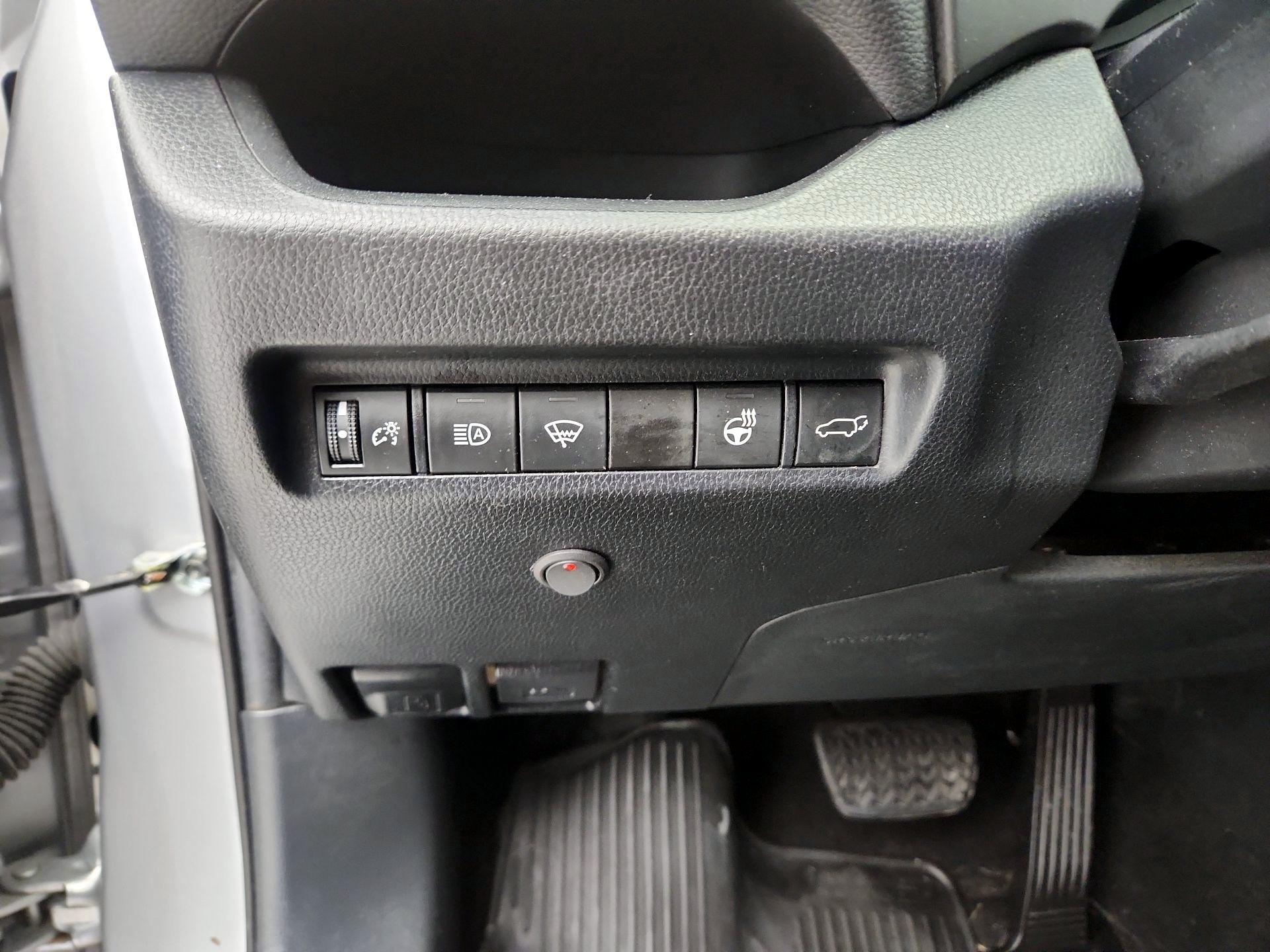 Thumbnail: 2019 Toyota RAV4 - 13