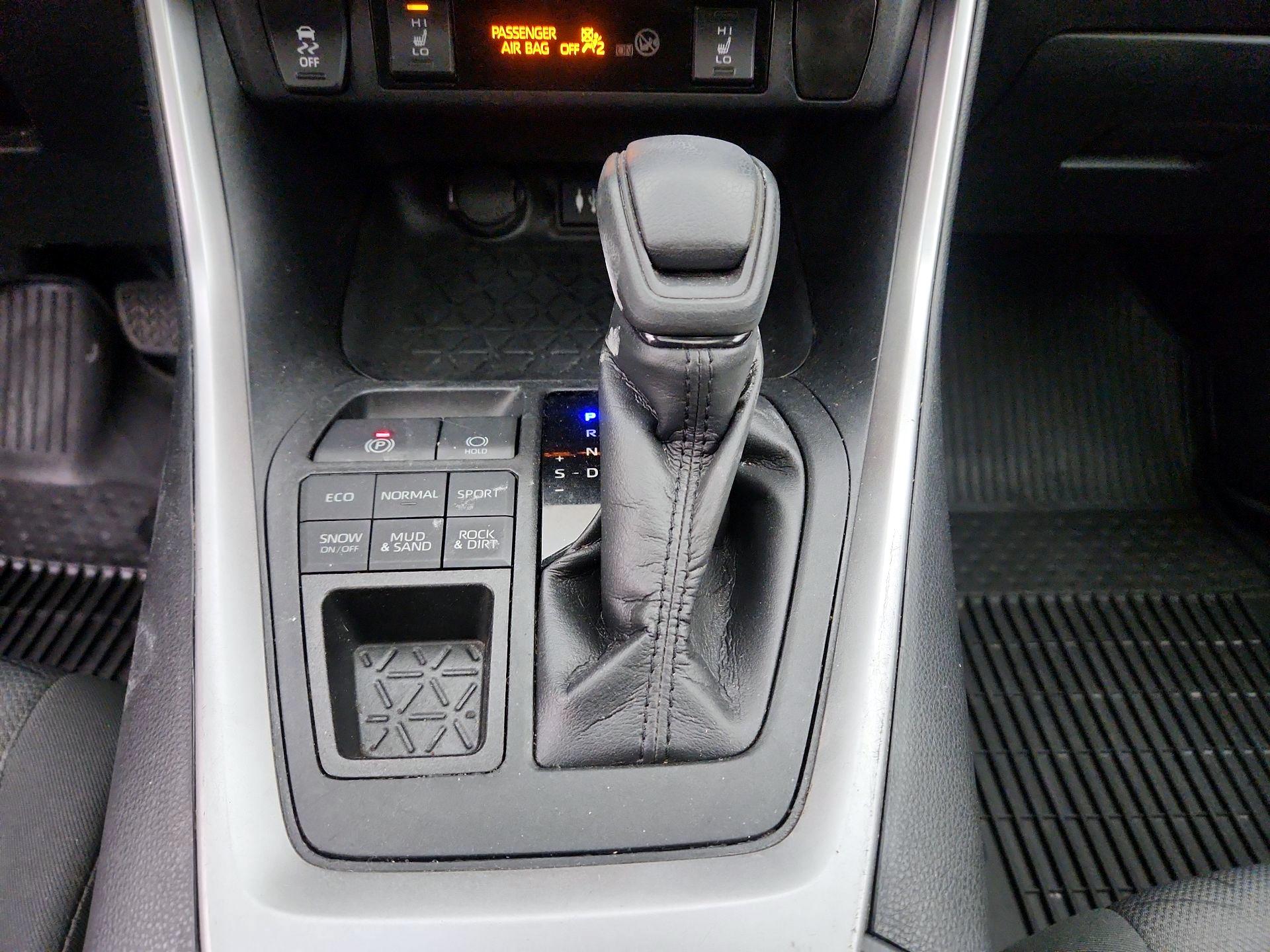 Thumbnail: 2019 Toyota RAV4 - 17