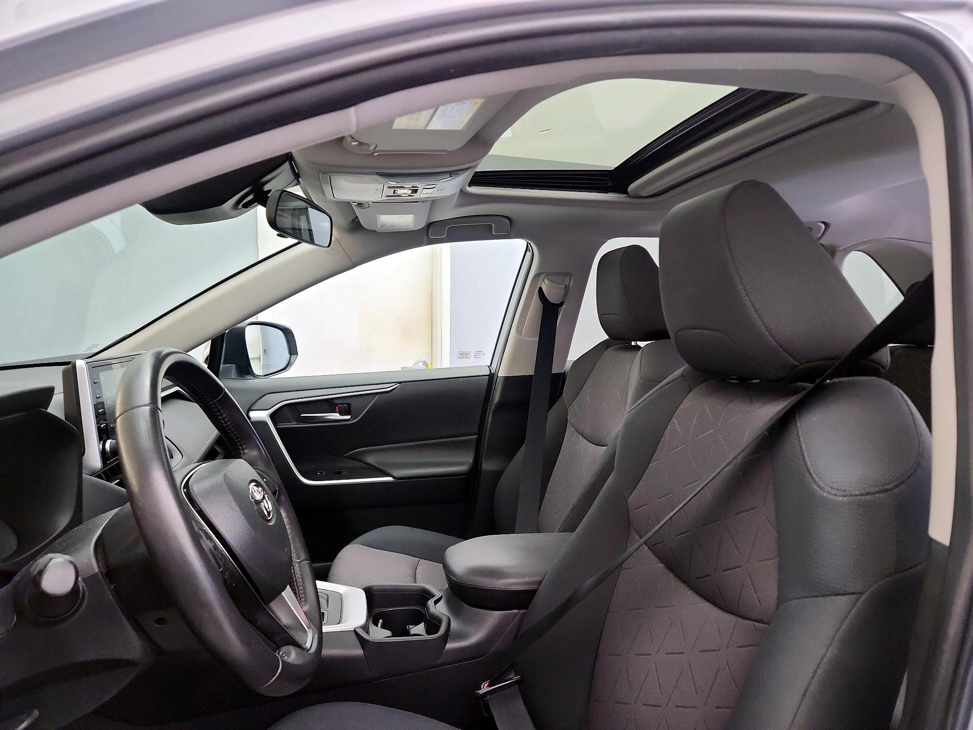 Thumbnail: 2019 Toyota RAV4 - 19