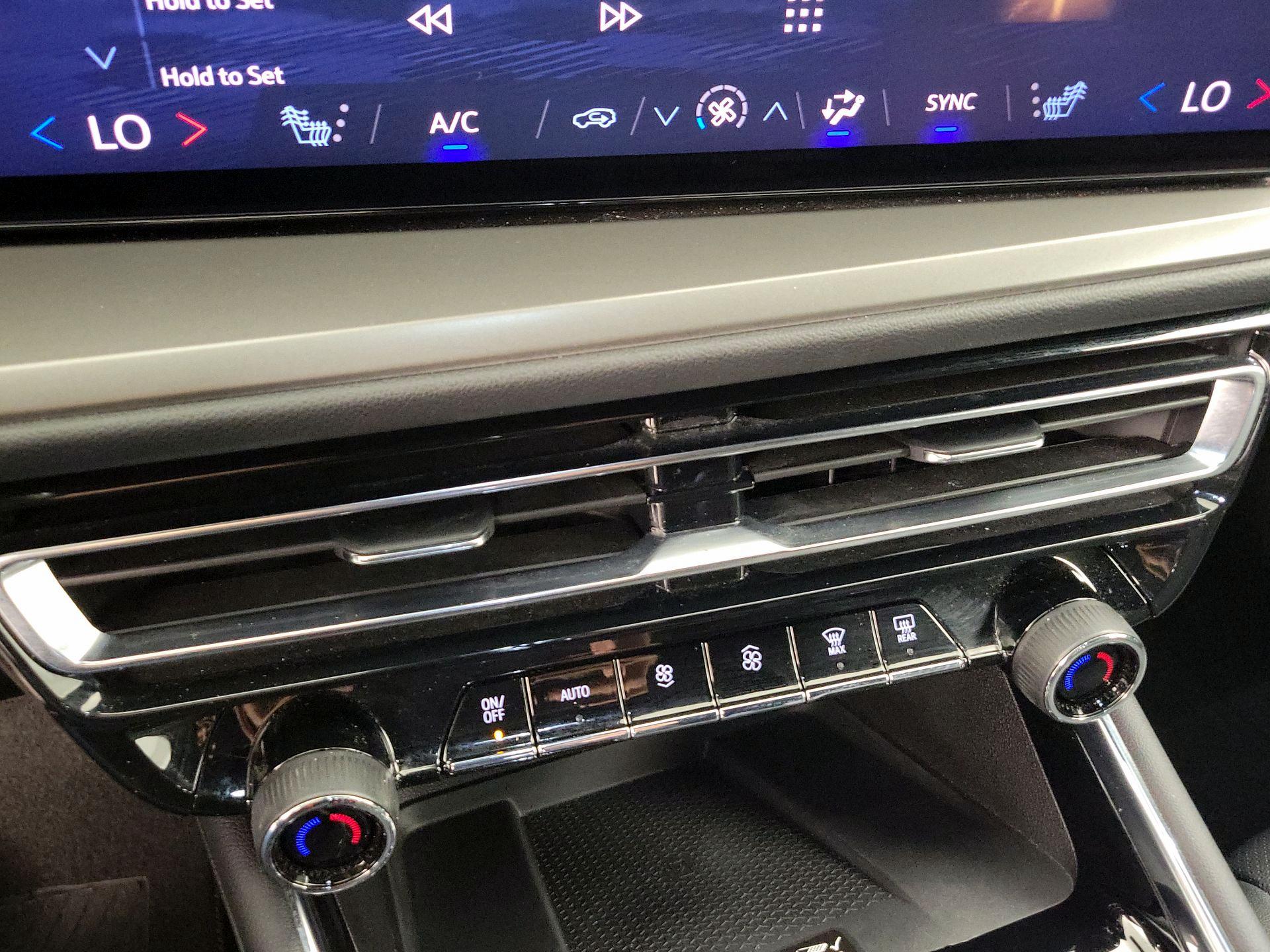 Thumbnail: 2025 Chevrolet Traverse - 16