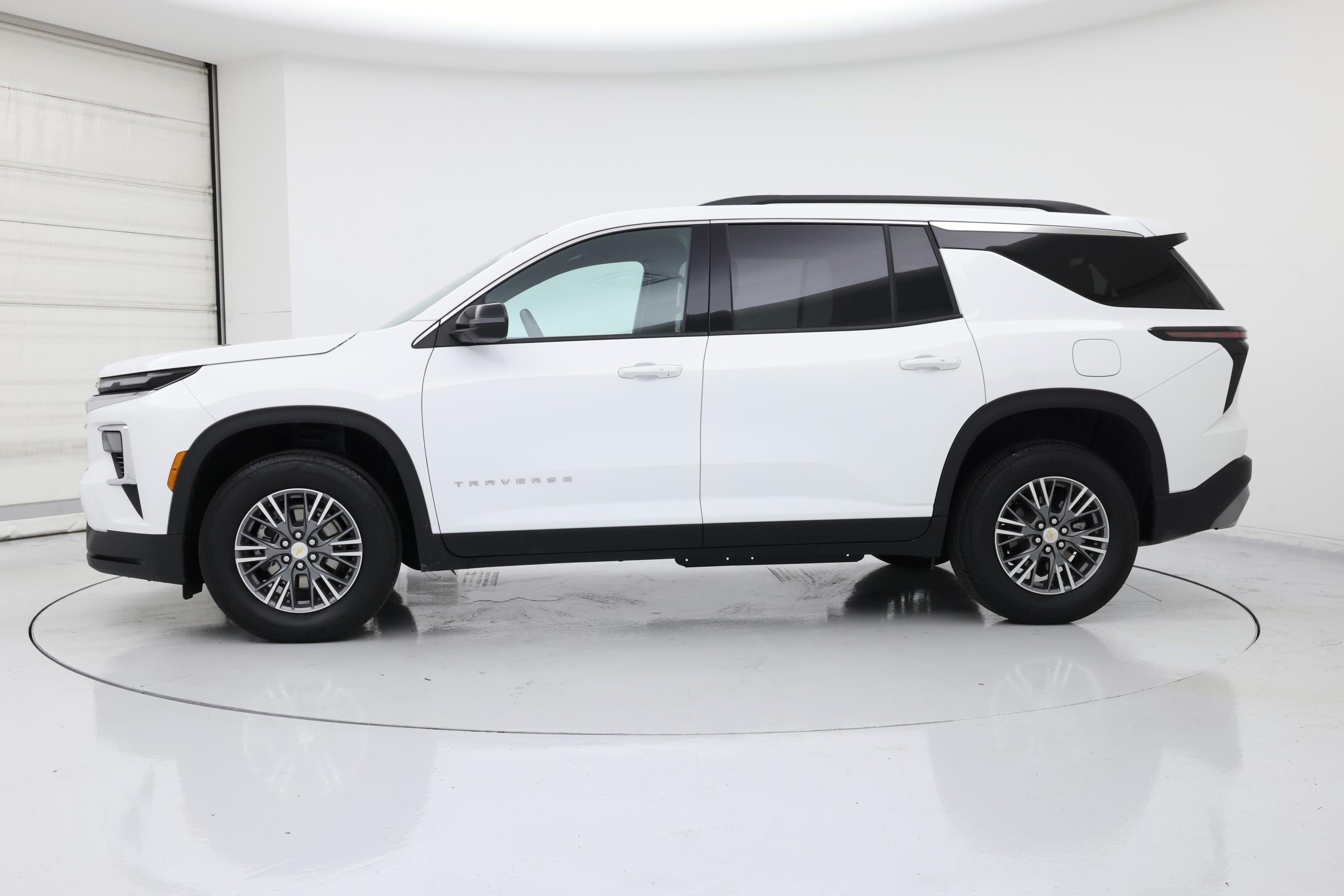 Thumbnail: 2025 Chevrolet Traverse - 3