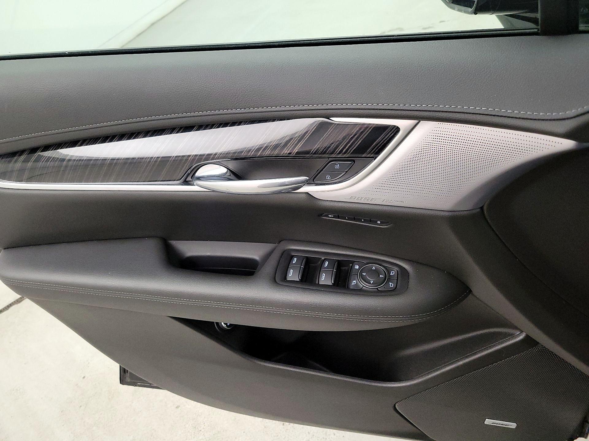 Thumbnail: 2025 Cadillac XT6 - 12