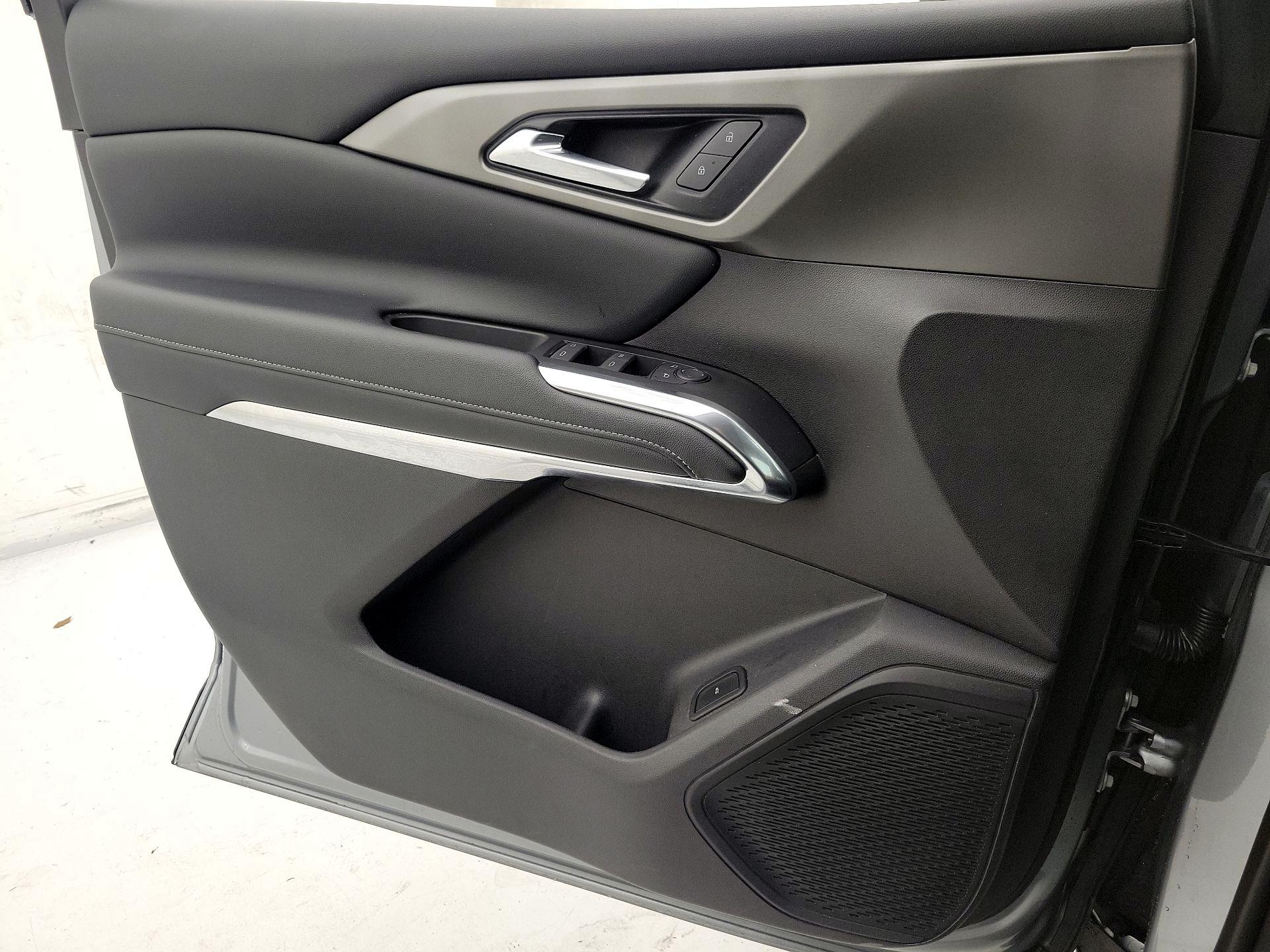 Thumbnail: 2025 Chevrolet Traverse - 12