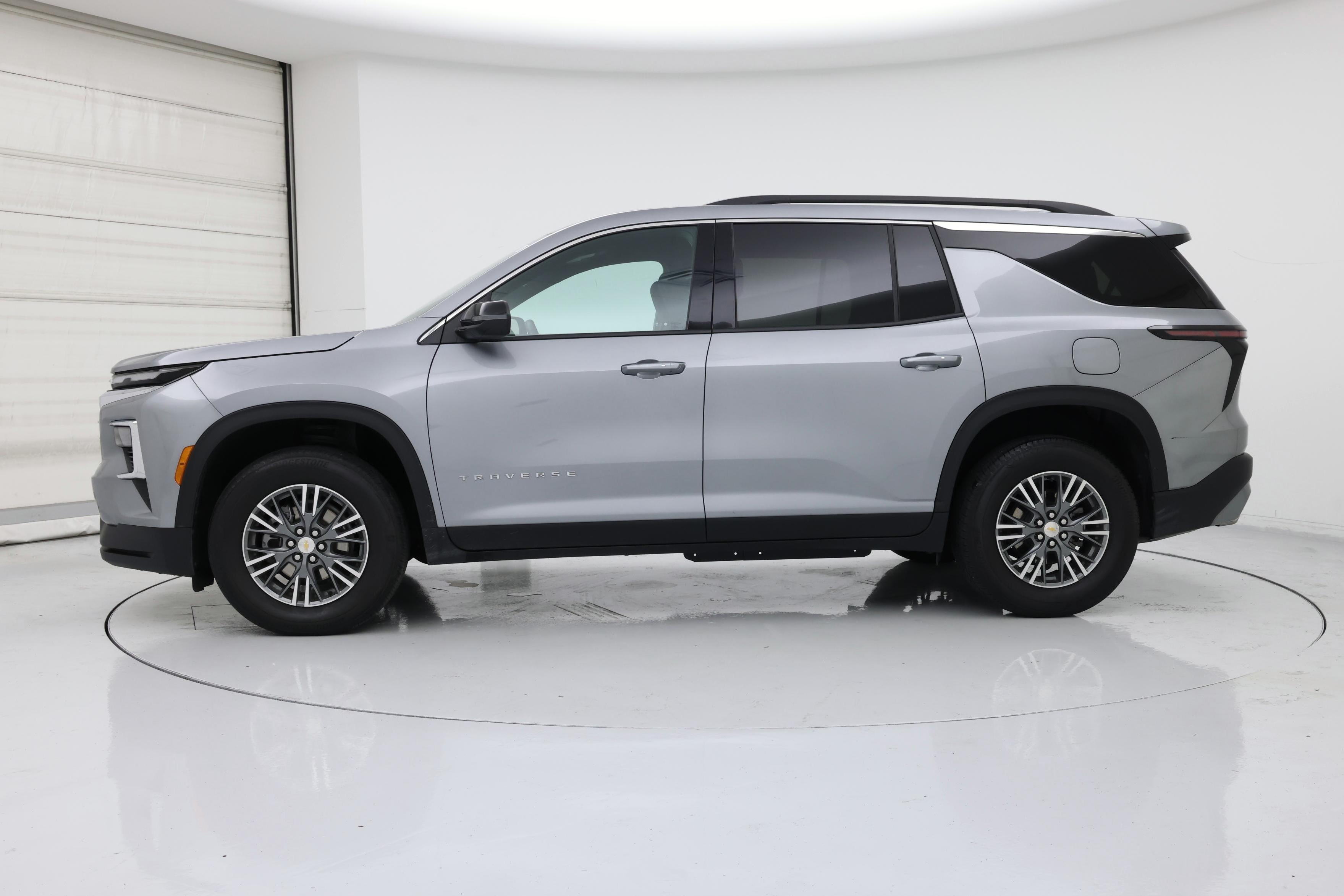 Thumbnail: 2025 Chevrolet Traverse - 3