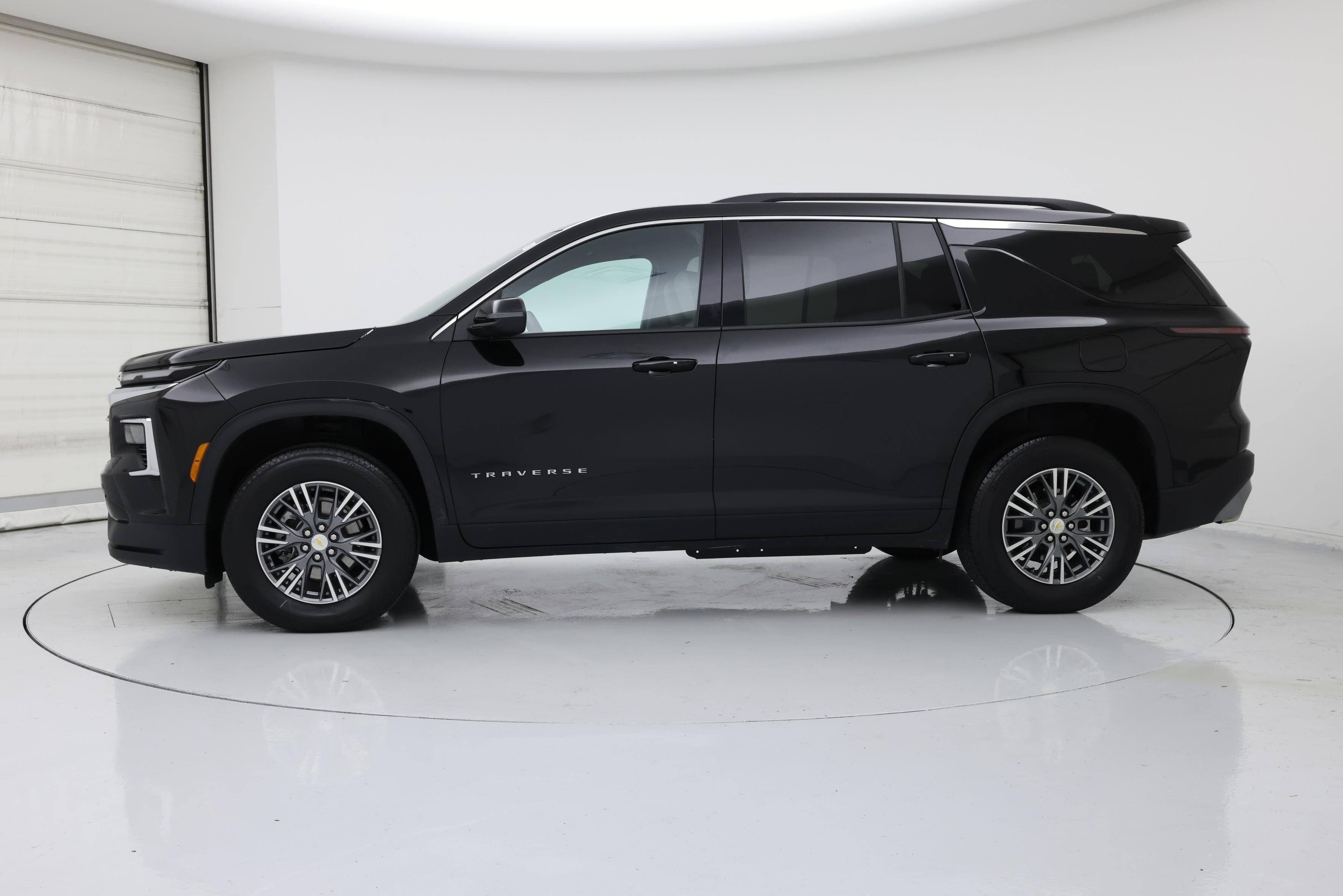 Thumbnail: 2025 Chevrolet Traverse - 3