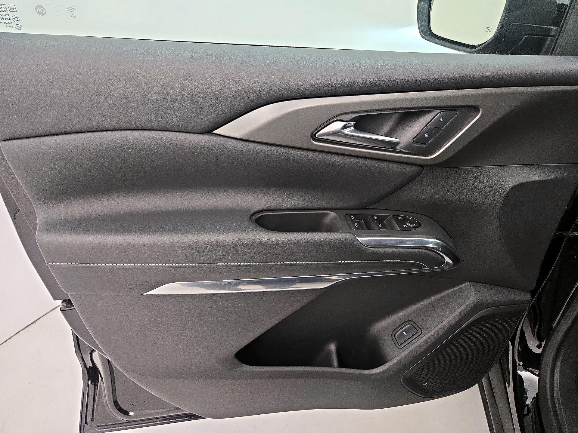 Thumbnail: 2025 Chevrolet Traverse - 12