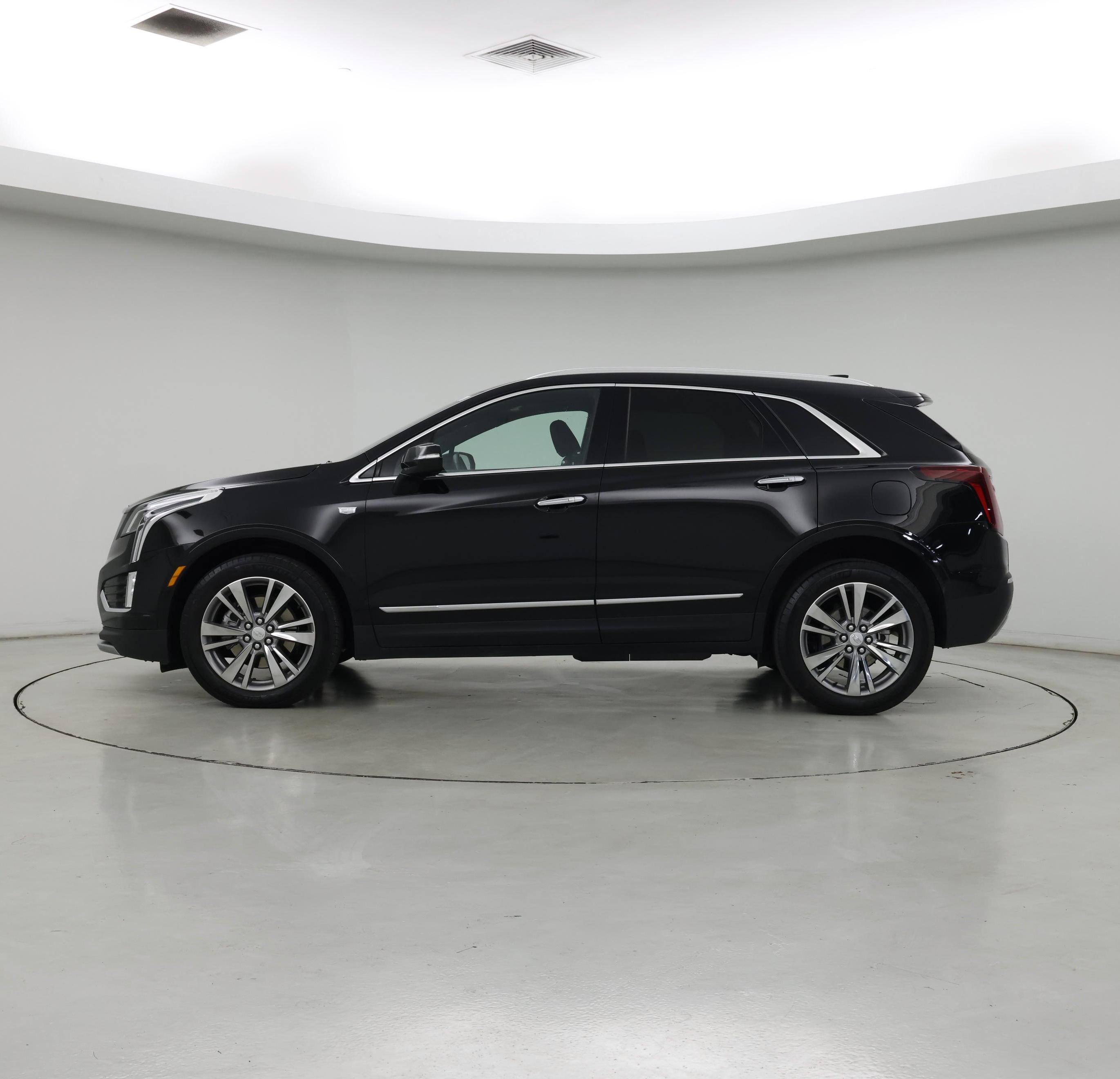 Thumbnail: 2025 Cadillac XT5 - 3