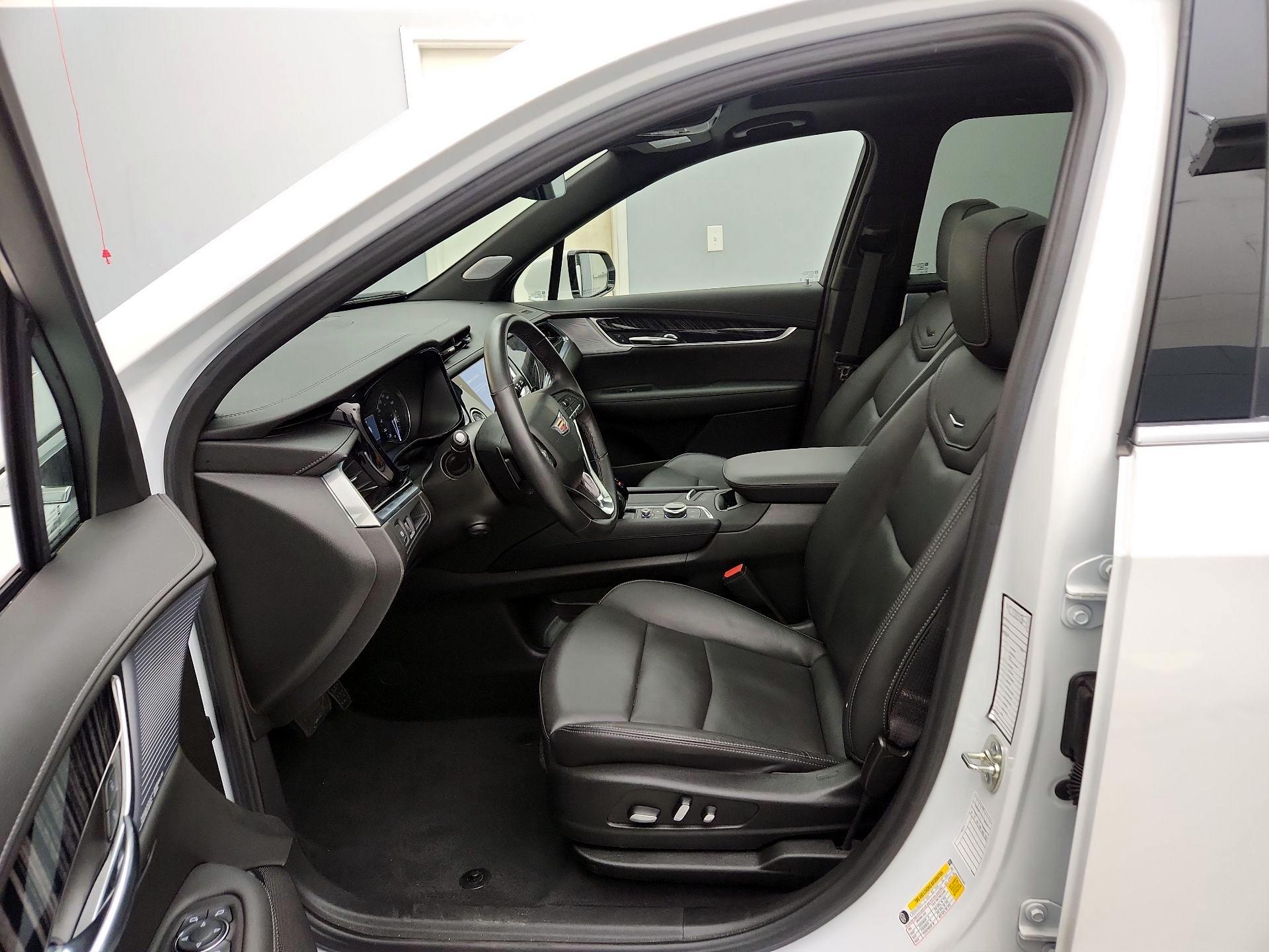 Thumbnail: 2025 Cadillac XT6 - 11