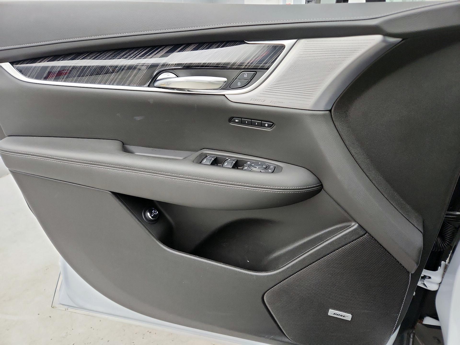 Thumbnail: 2025 Cadillac XT6 - 12