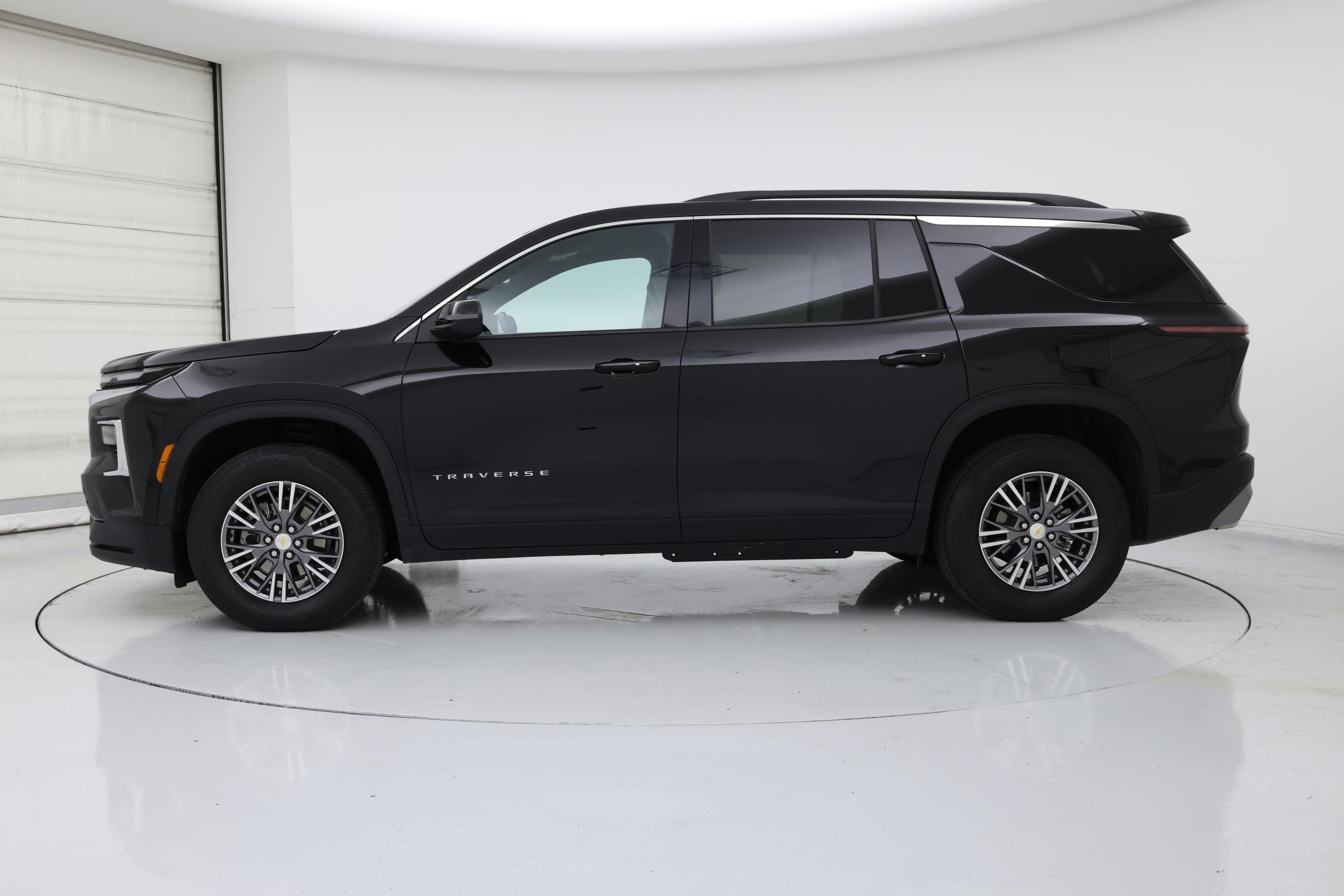 Thumbnail: 2025 Chevrolet Traverse - 3