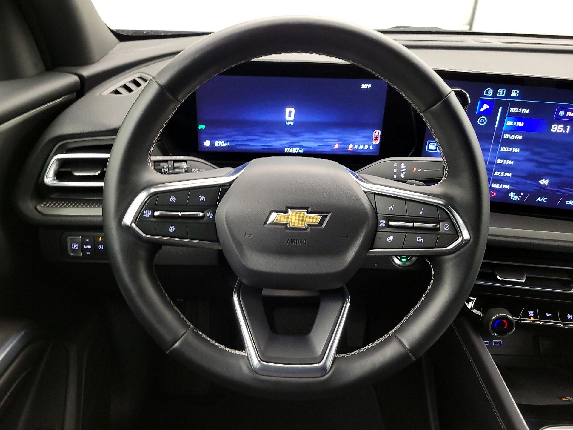 Thumbnail: 2025 Chevrolet Traverse - 10