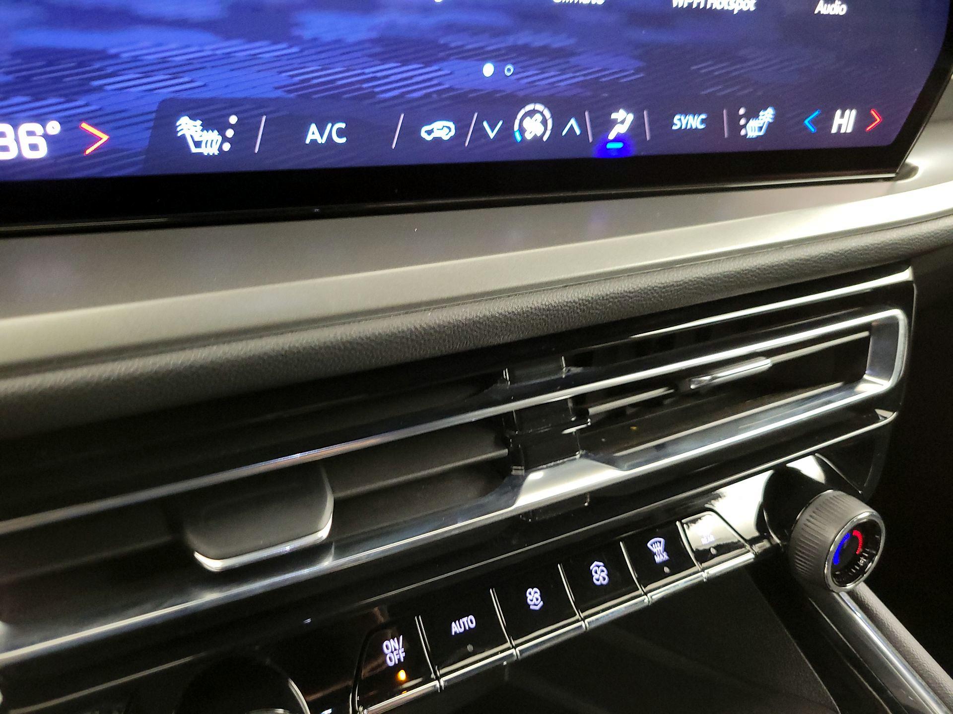 Thumbnail: 2025 Chevrolet Traverse - 16