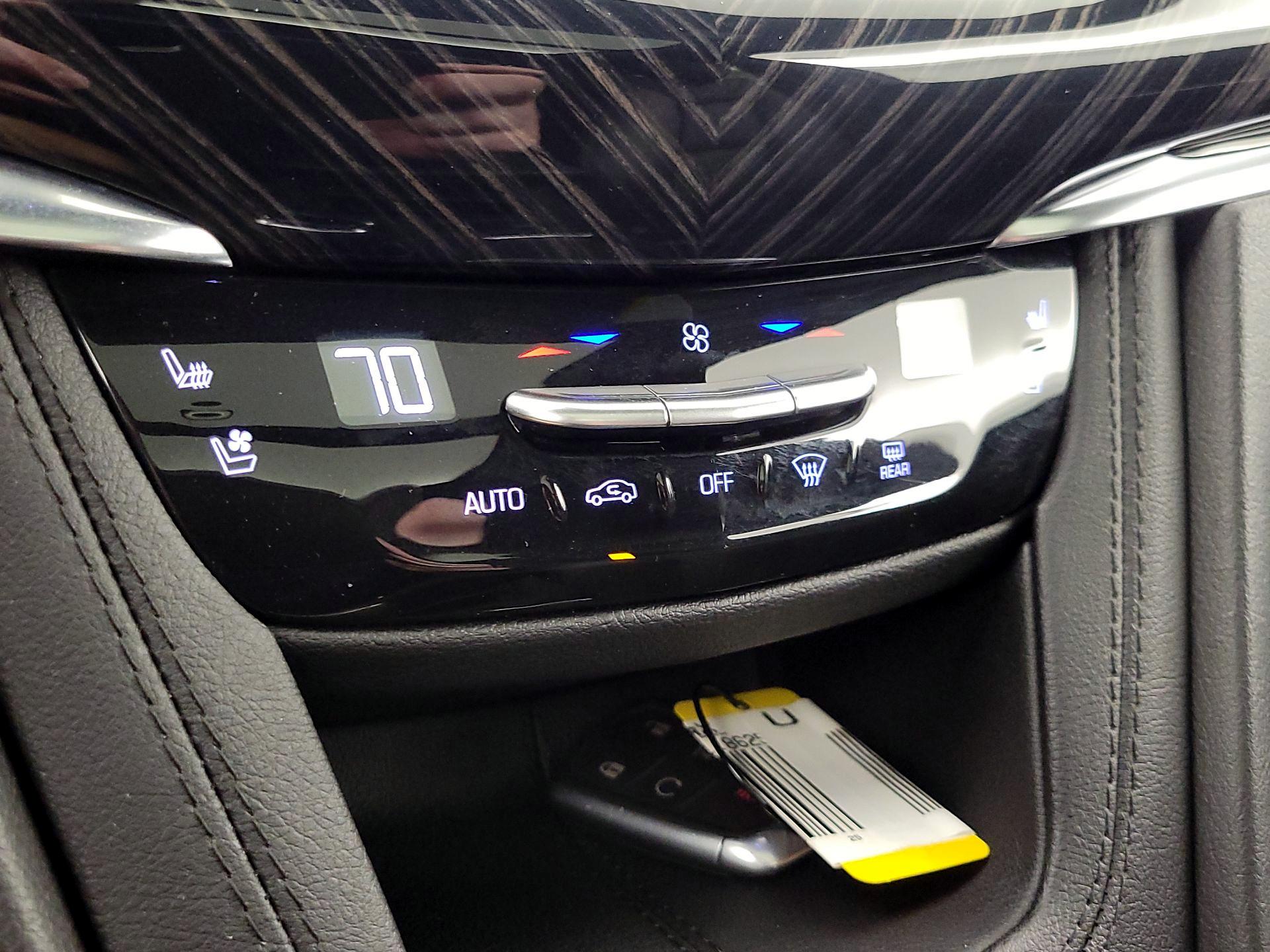 Thumbnail: 2025 Cadillac XT6 - 17