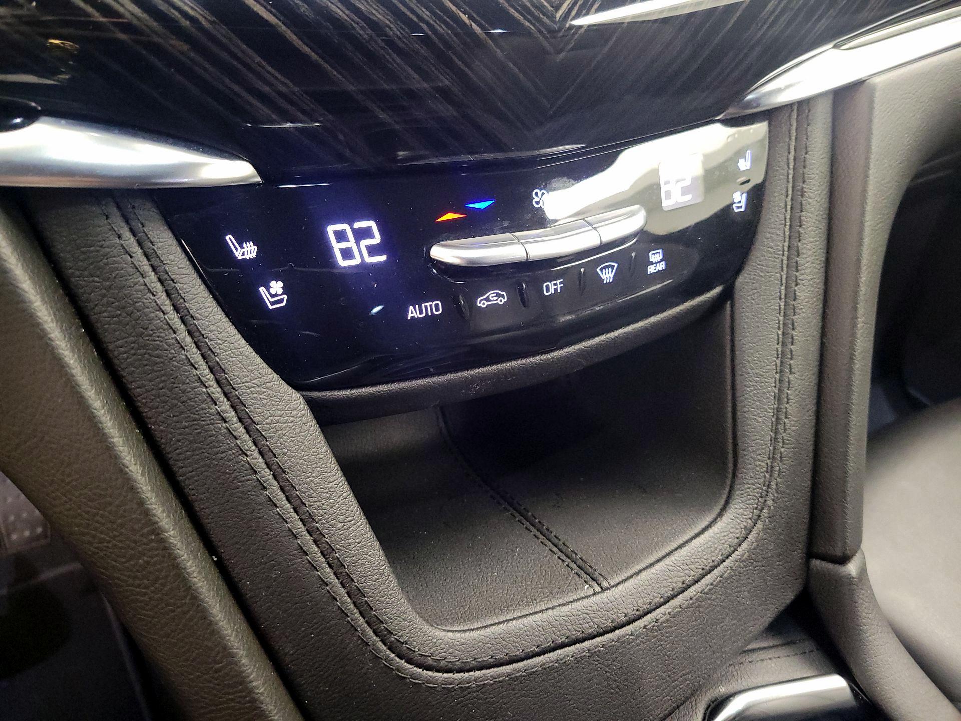 Thumbnail: 2025 Cadillac XT6 - 17