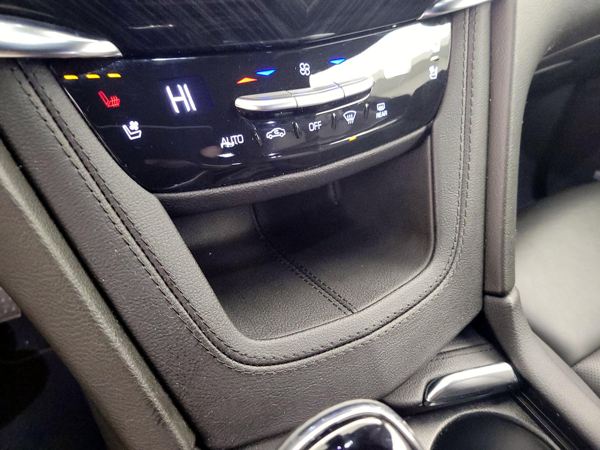 Thumbnail: 2025 Cadillac XT6 - 17