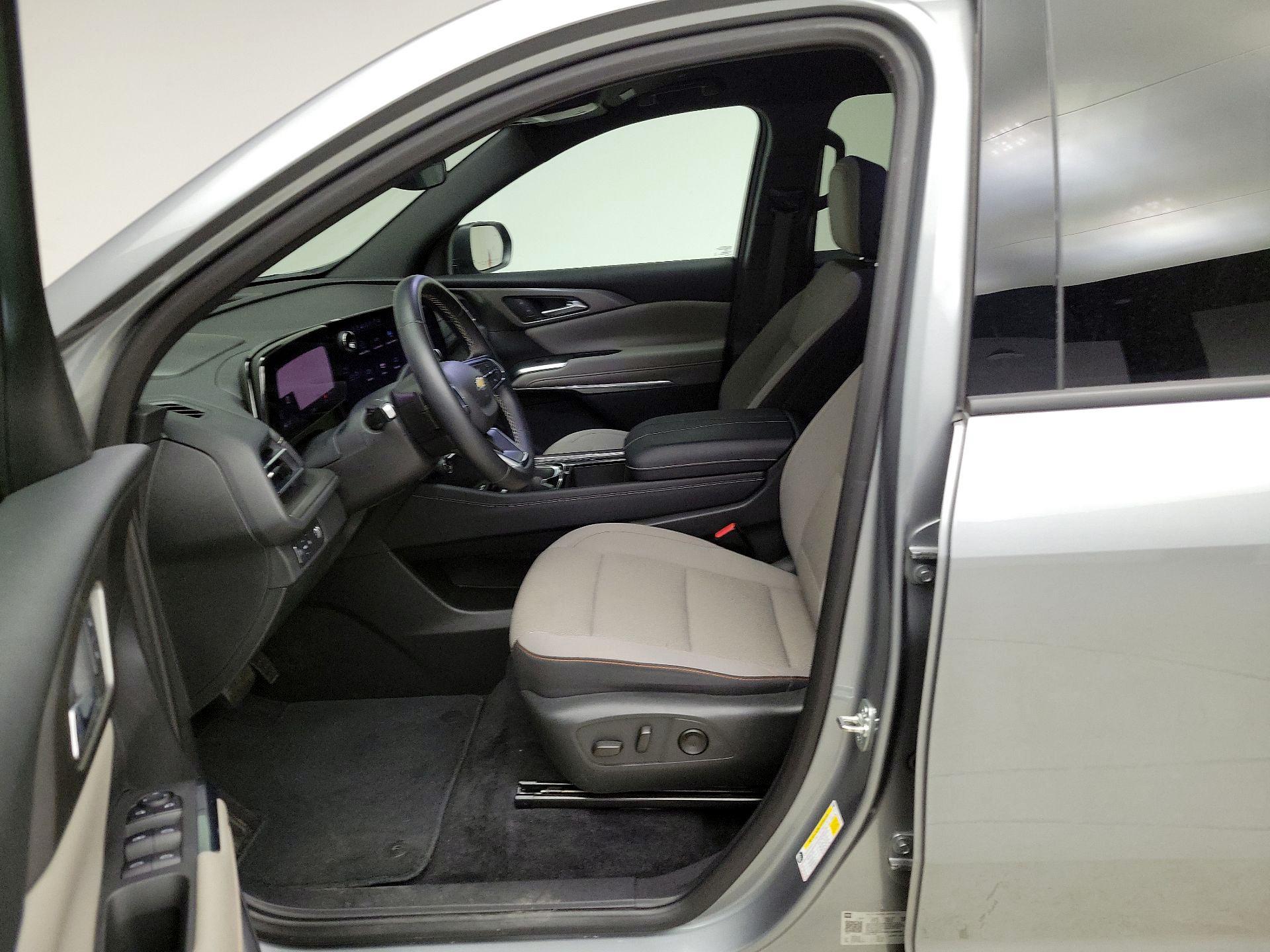 Thumbnail: 2025 Chevrolet Traverse - 11