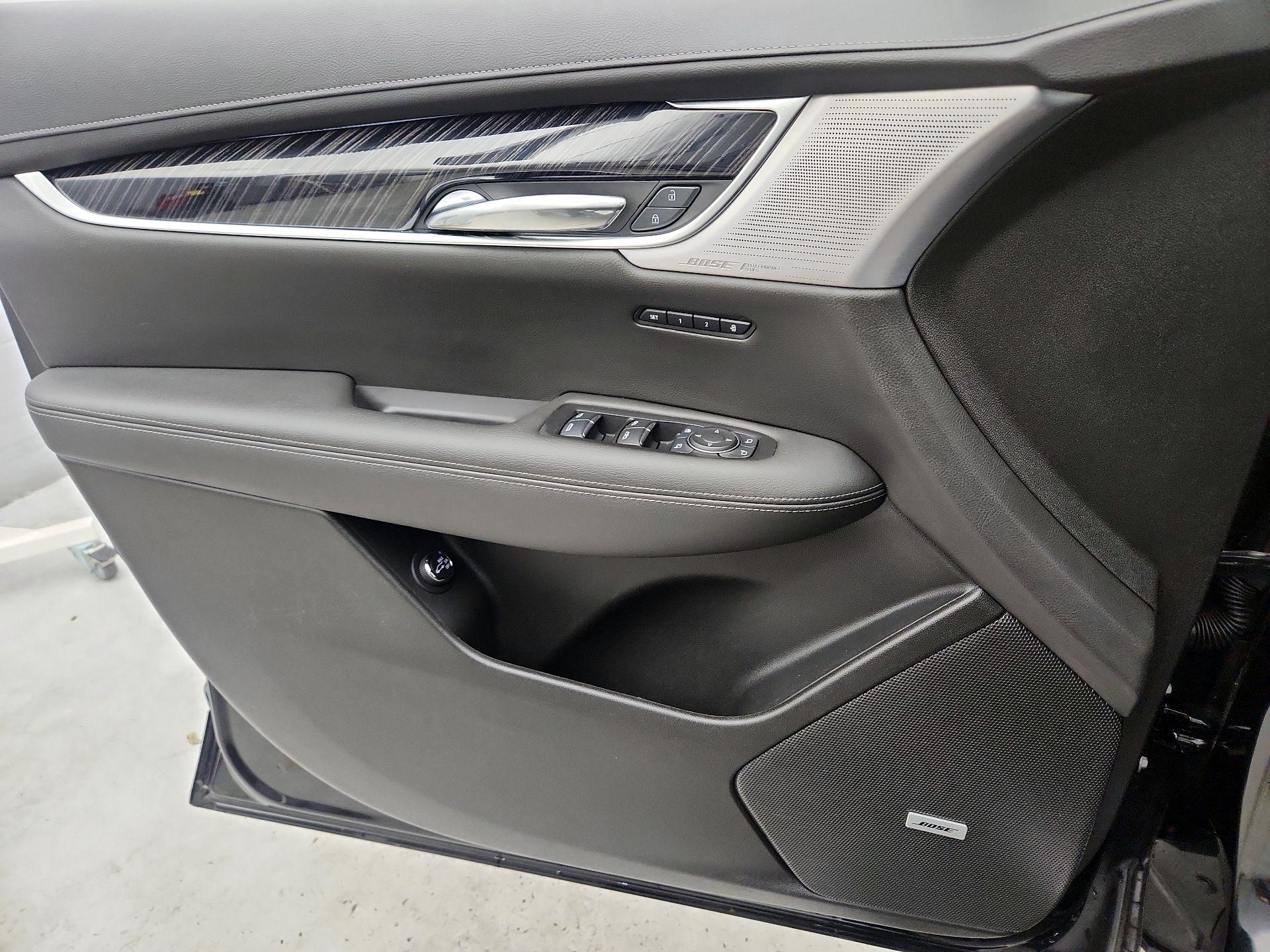 Thumbnail: 2025 Cadillac XT6 - 12