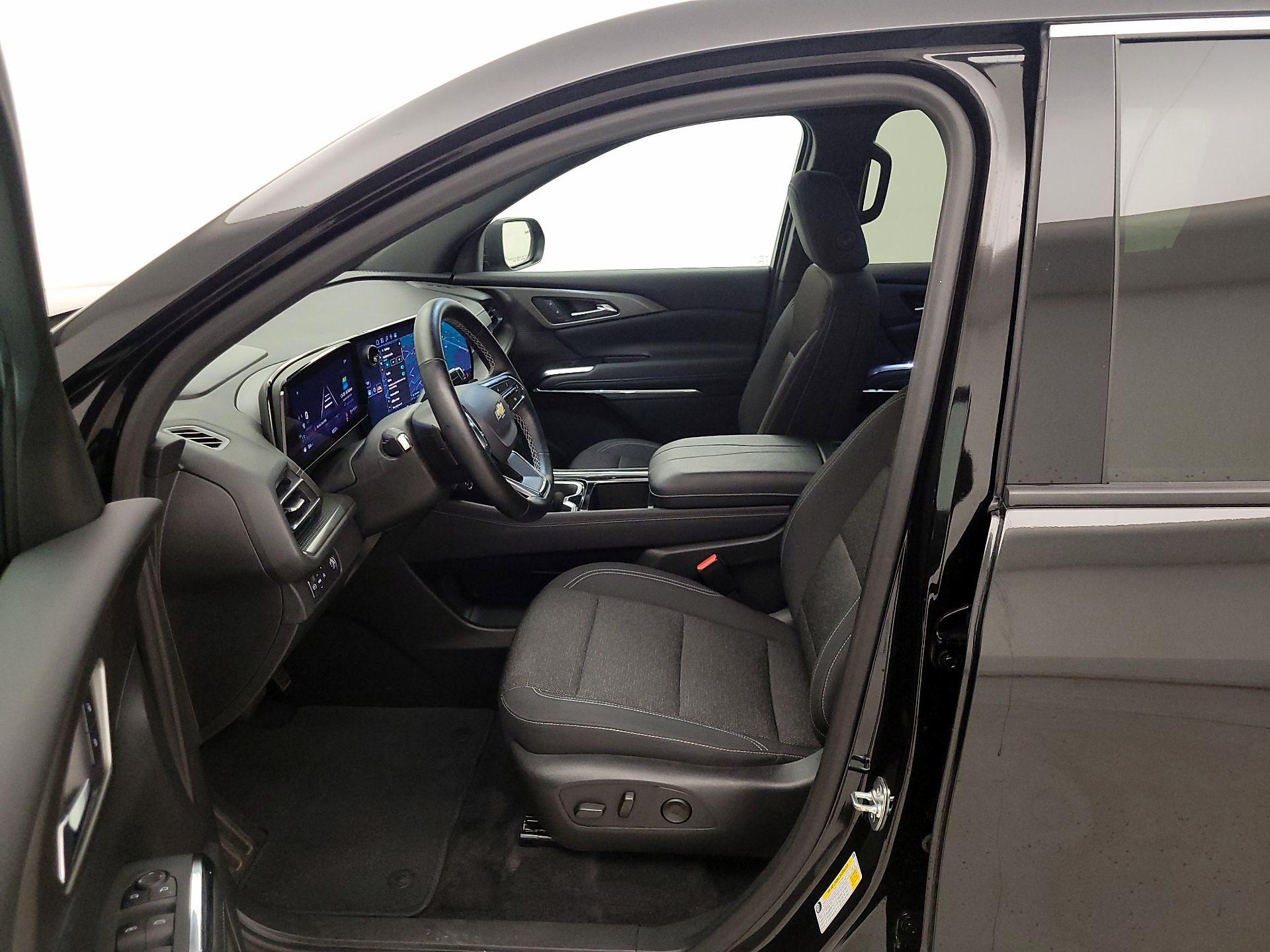 Thumbnail: 2025 Chevrolet Traverse - 11