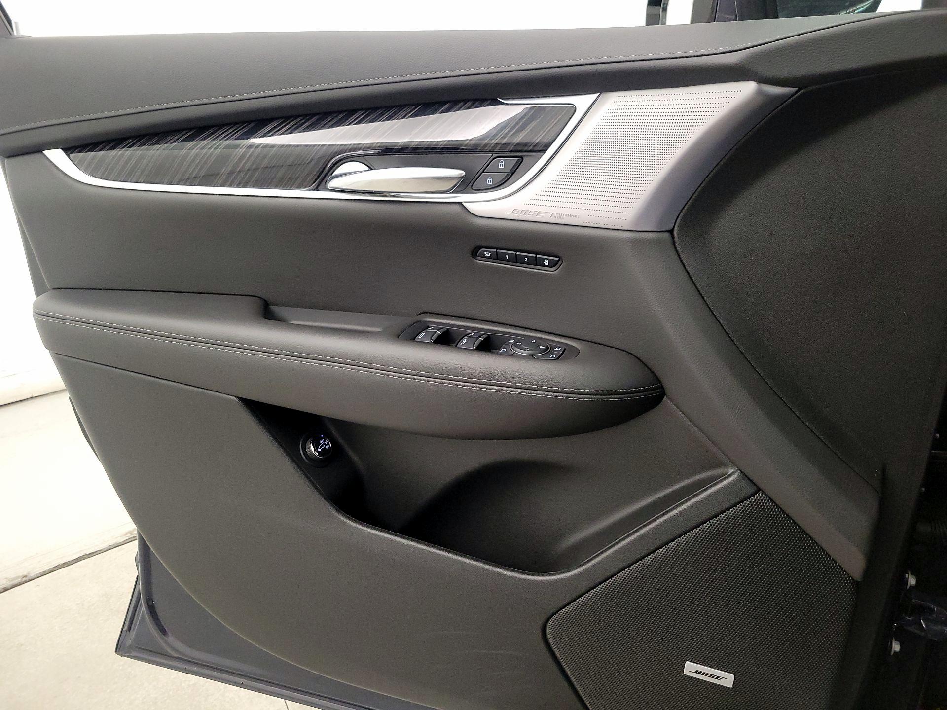 Thumbnail: 2025 Cadillac XT6 - 12