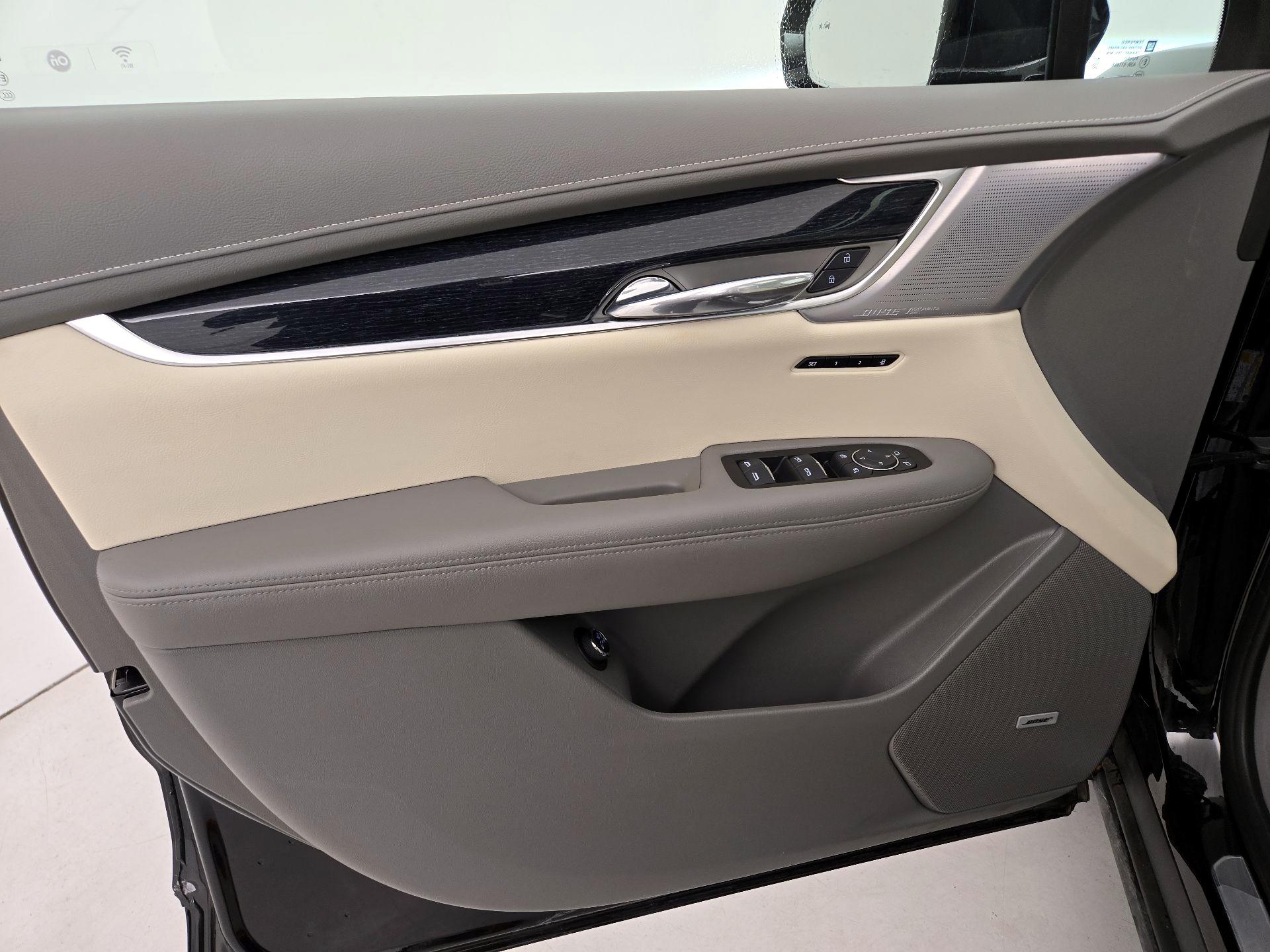 Thumbnail: 2025 Cadillac XT6 - 12