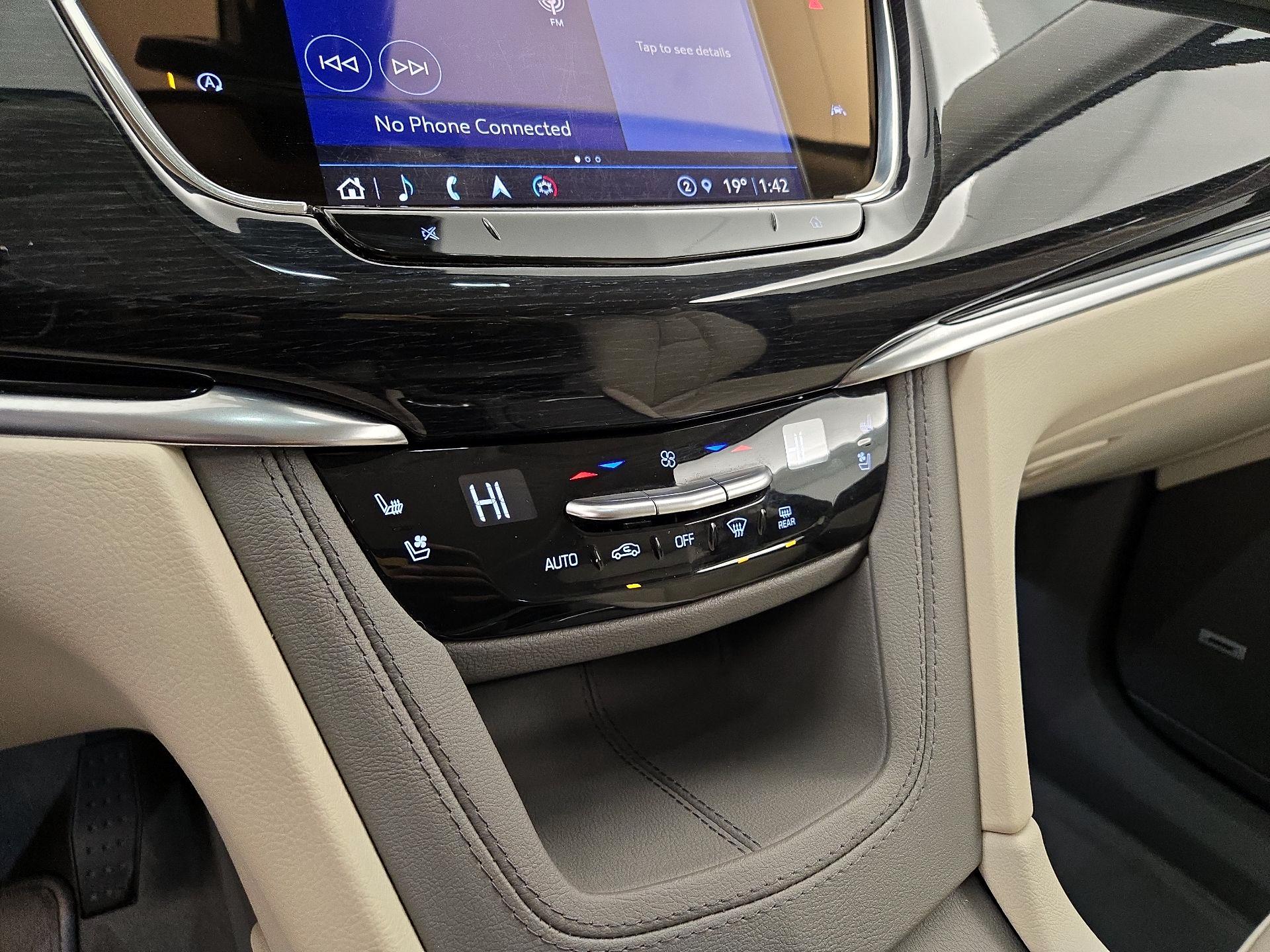 Thumbnail: 2025 Cadillac XT6 - 16