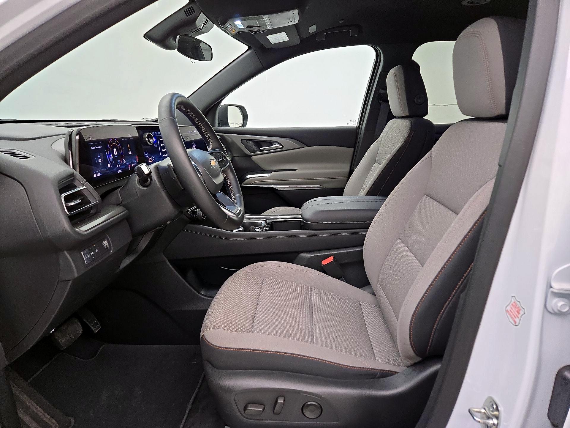 Thumbnail: 2025 Chevrolet Traverse - 11