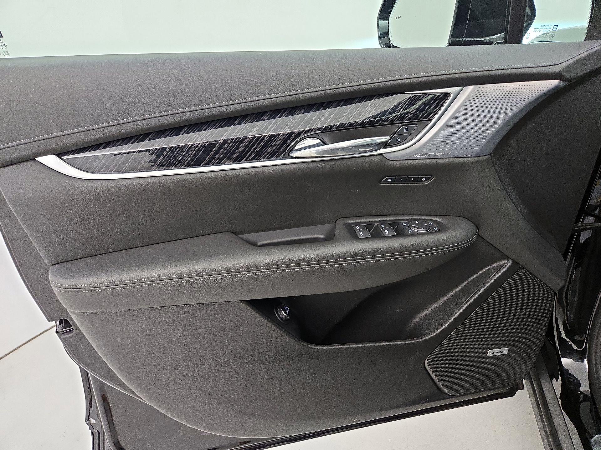 Thumbnail: 2025 Cadillac XT6 - 12