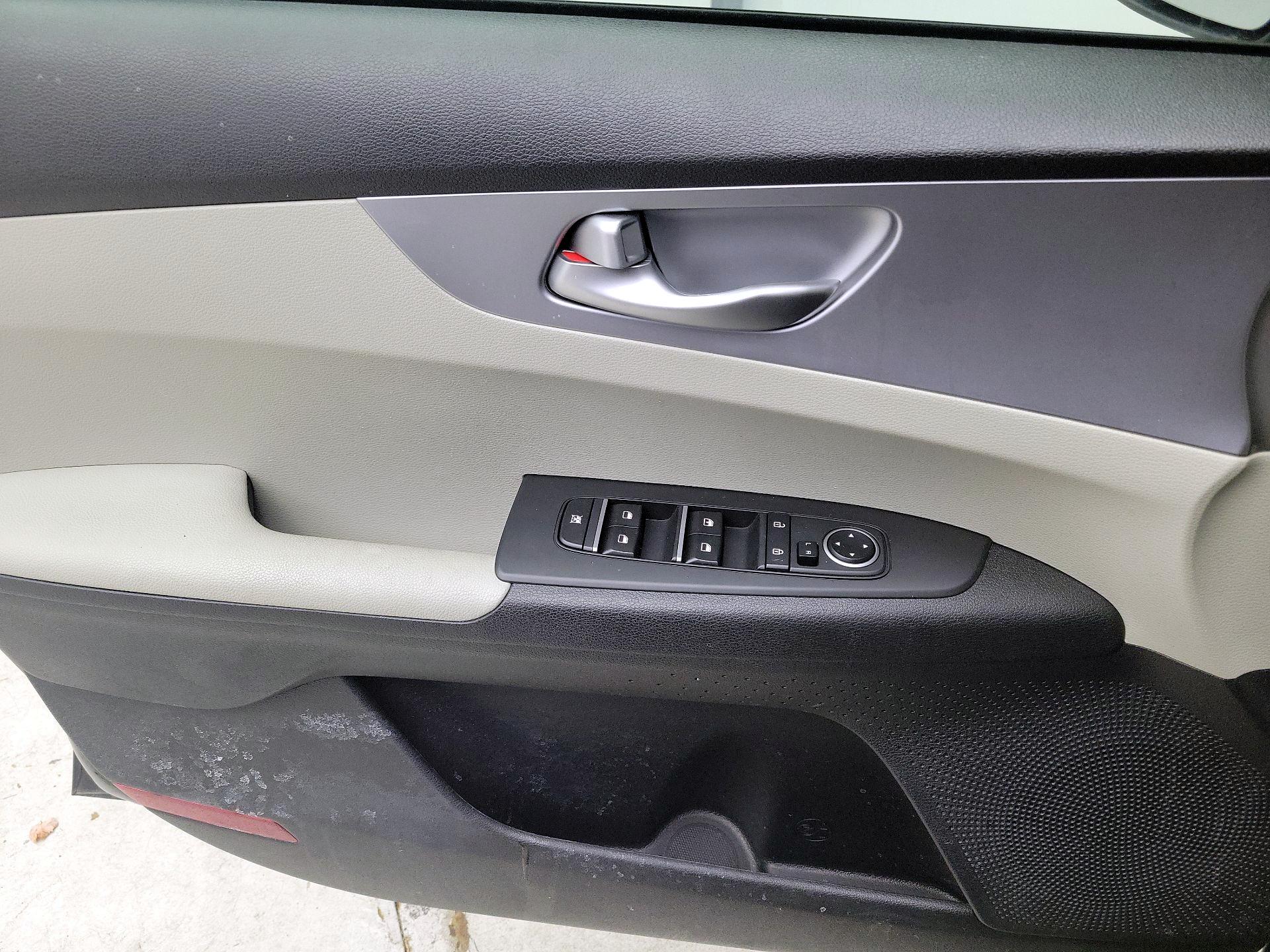 Thumbnail: 2023 Kia Forte - 12