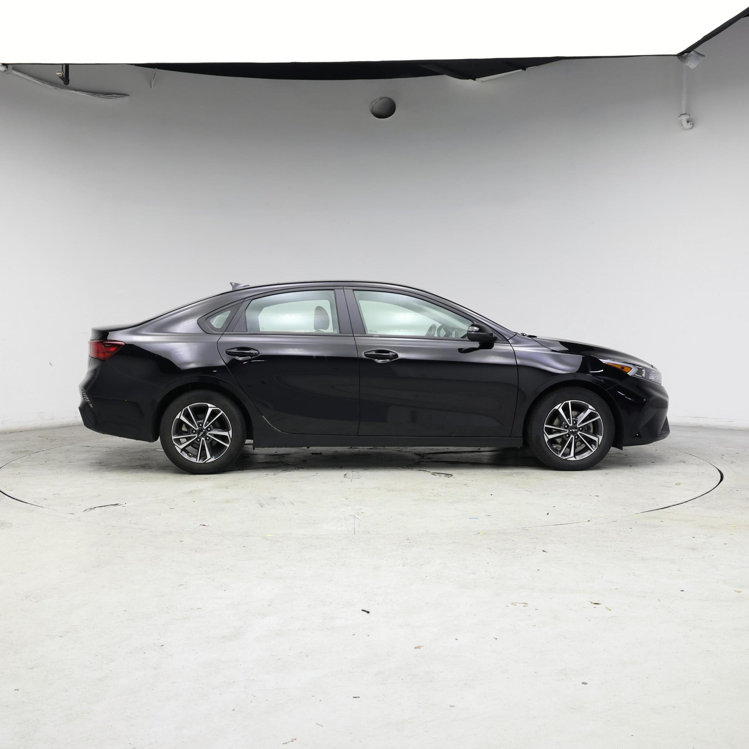 Thumbnail: 2023 Kia Forte - 7