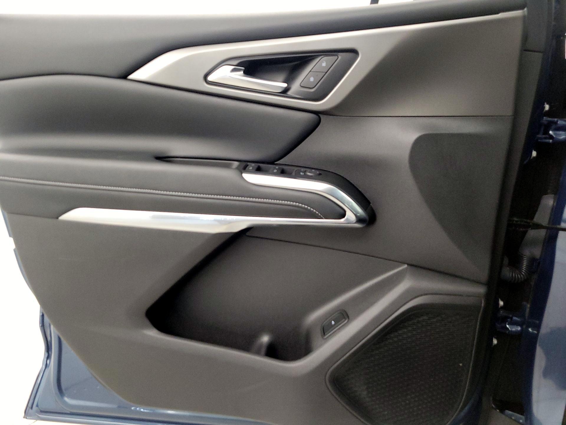 Thumbnail: 2025 Chevrolet Traverse - 12