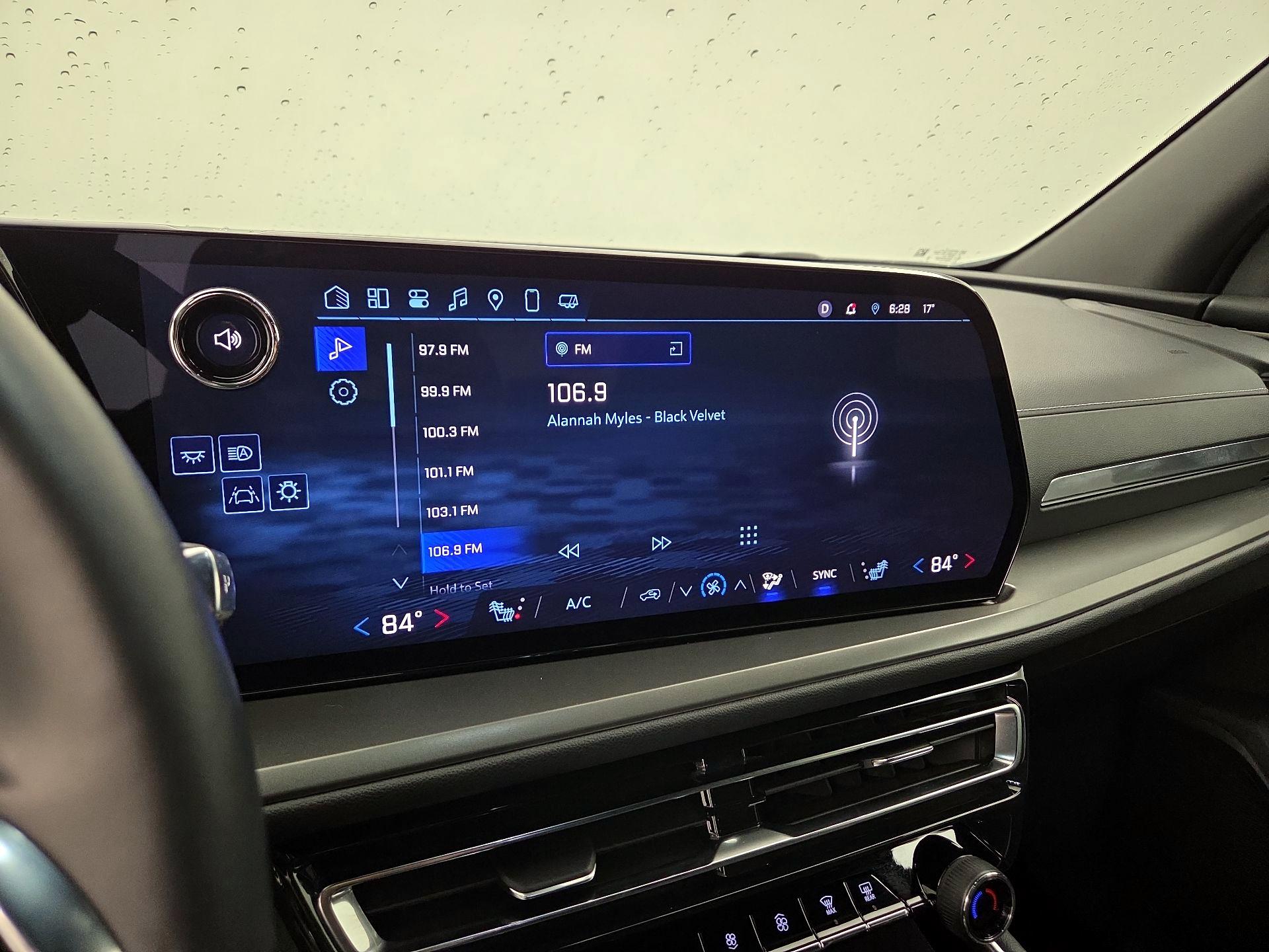 Thumbnail: 2025 Chevrolet Traverse - 16