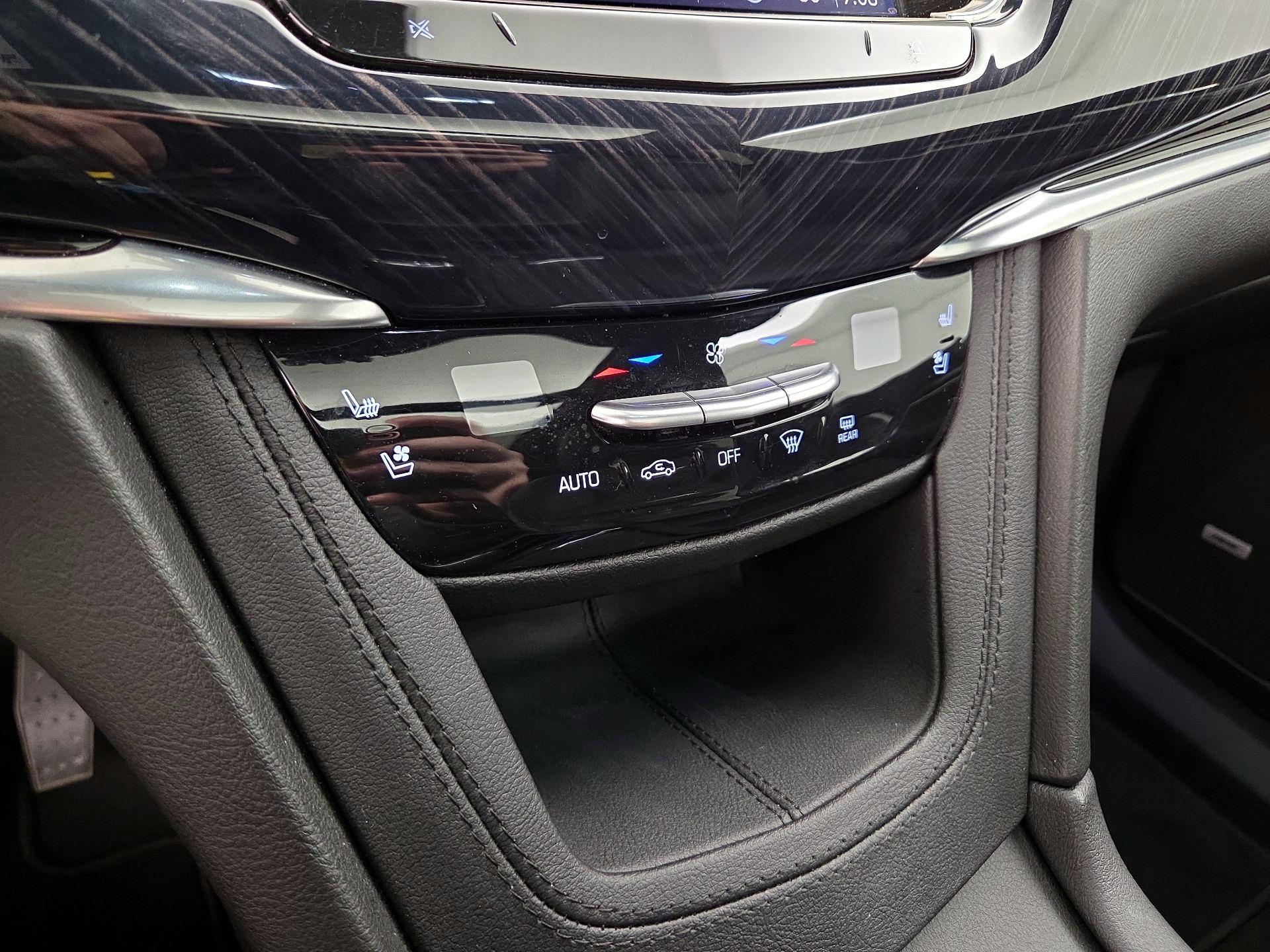 Thumbnail: 2025 Cadillac XT6 - 17