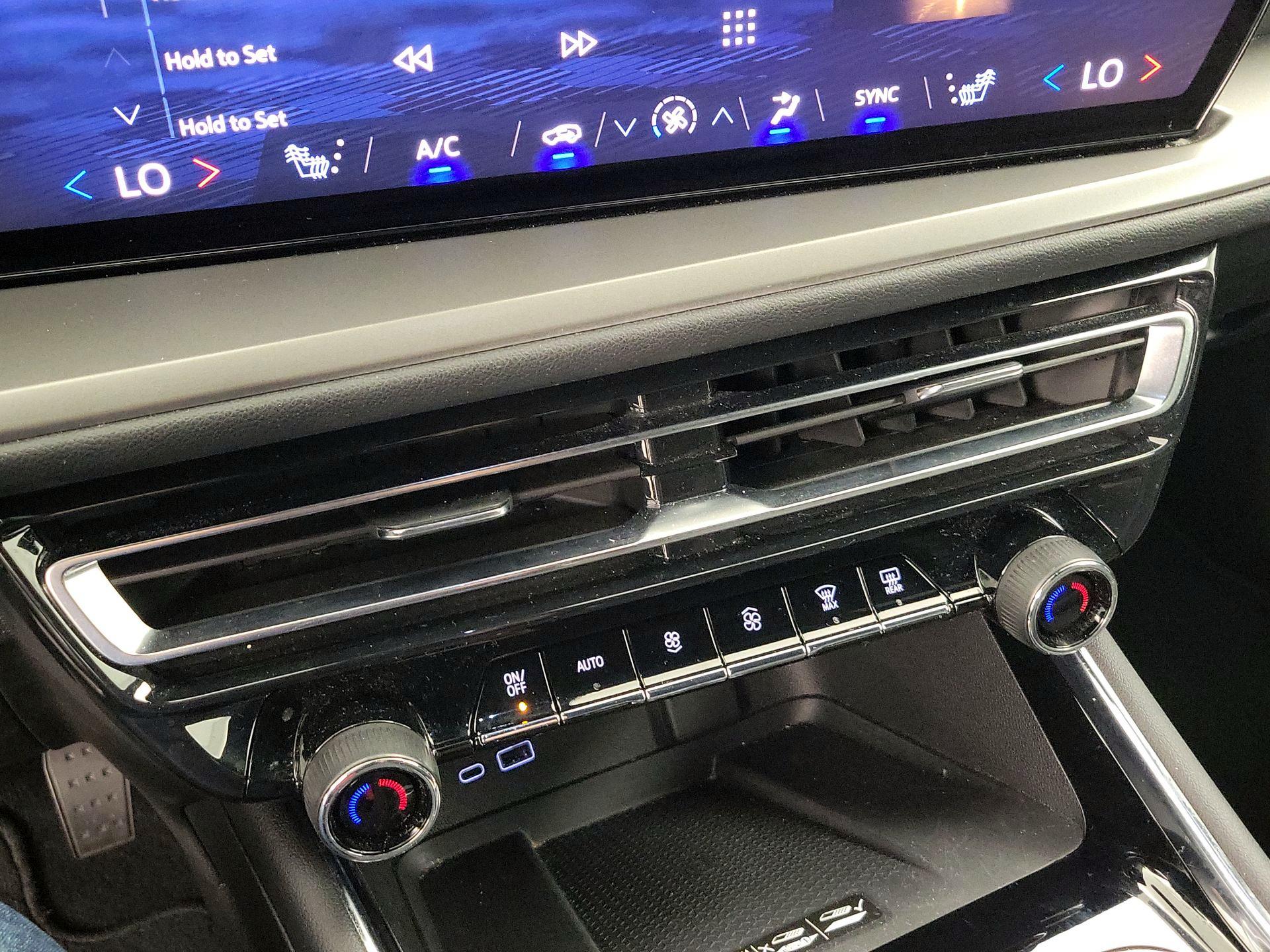 Thumbnail: 2025 Chevrolet Traverse - 16