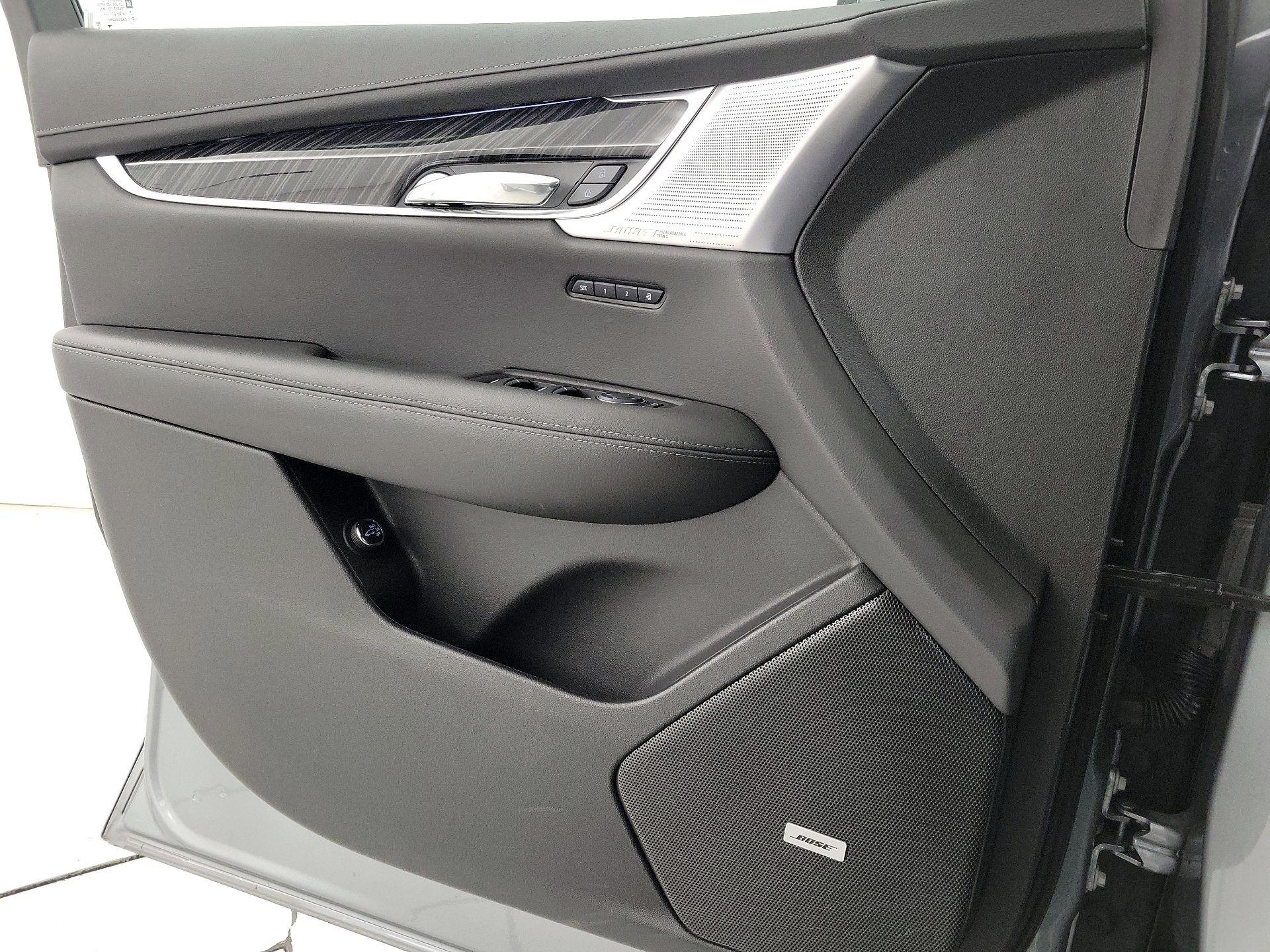 Thumbnail: 2025 Cadillac XT6 - 12